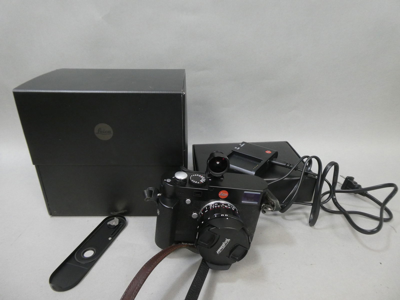 Leica M 10773 Digital Camera w/ Voigtlander Super Wide 15mm f4.6 Lens & 12mm Rangfinder in Box: Leica M 10773 Digital Camera w/ Voigtlander Super Wide 15mm f4.6 Lens & 12mm Rangfinder and Really Right Stuff tripod attachment. With original box with booklets and camera bottom. Includes charger wh