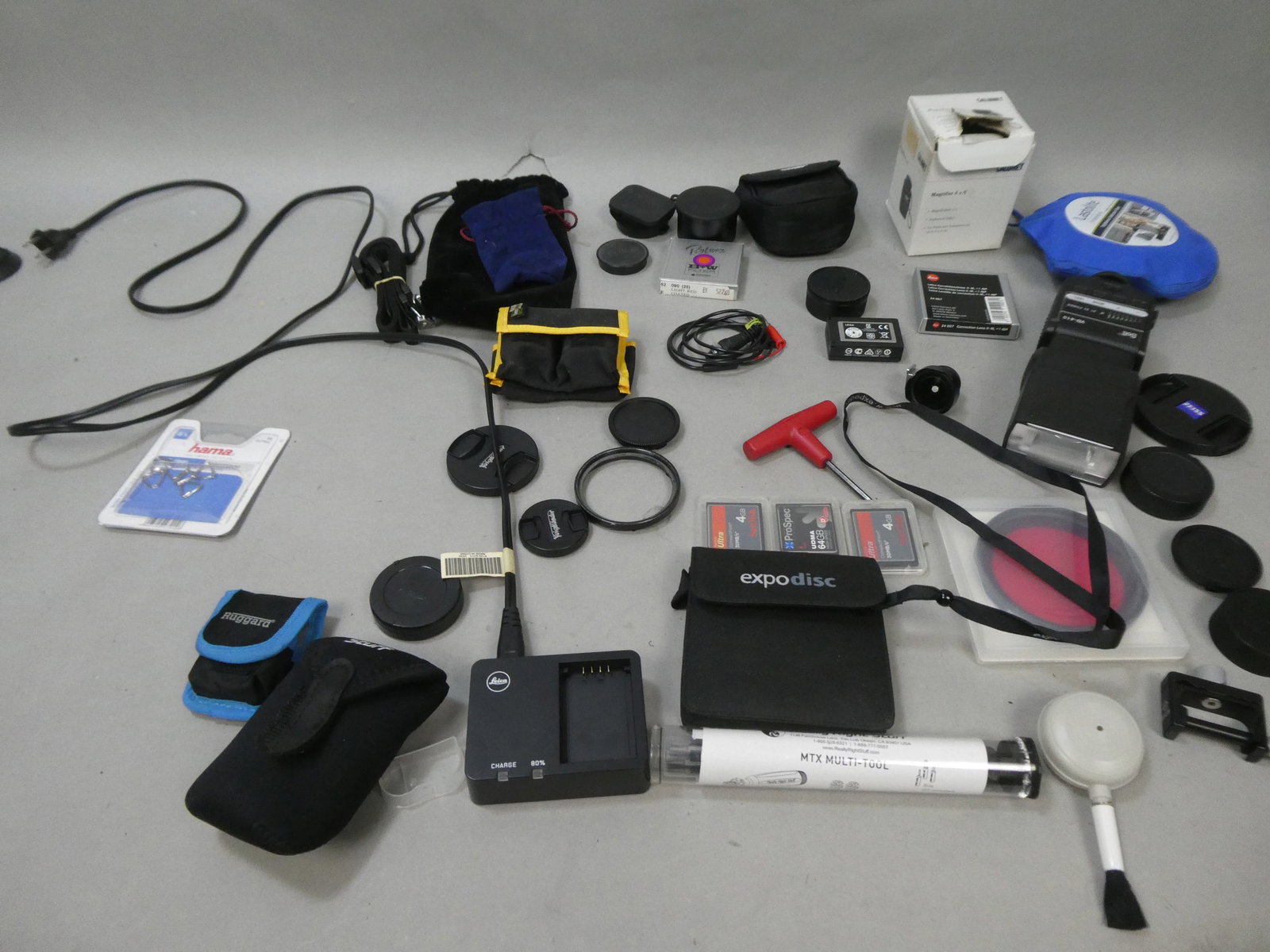 Lot Assorted Camera Accessories Really Right Stuff Leica Tiffen etc: Lot Assorted Camera Accessories Really Right Stuff Leica Tiffen etc This item is from a Gurnee, IL private estate. The estate included lots of cameras and accessories, motorcycles and parts, vehicles,