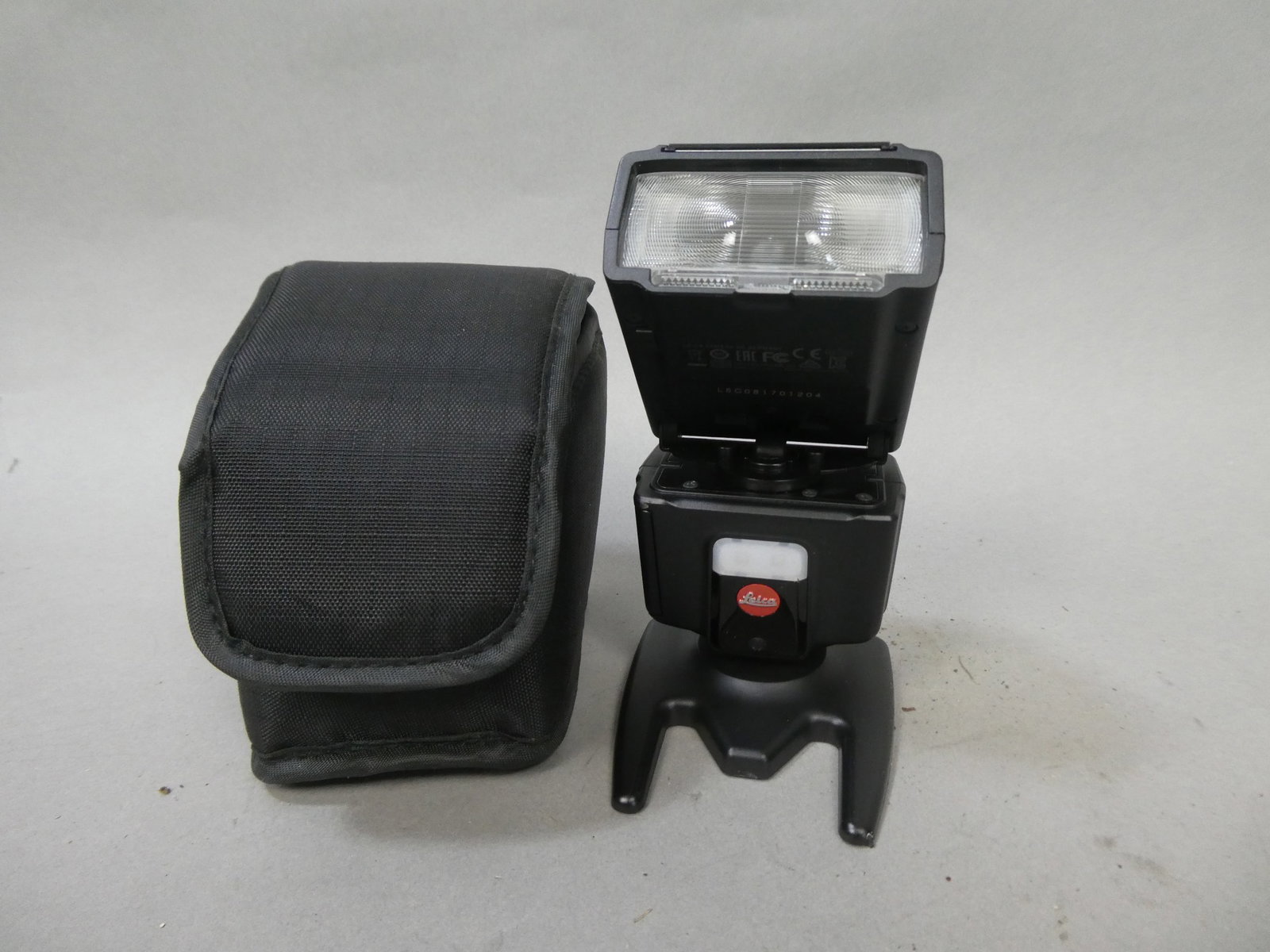 Leica SF 40 Shoe Mount TTL Flash 14624 M10 M11 SL2 Q2: Leica SF 40 Shoe Mount TTL Flash 14624 M10 M11 SL2 Q2 This item is from a Gurnee, IL private estate. The estate included lots of cameras and accessories, motorcycles and parts, vehicles, knives, guns,