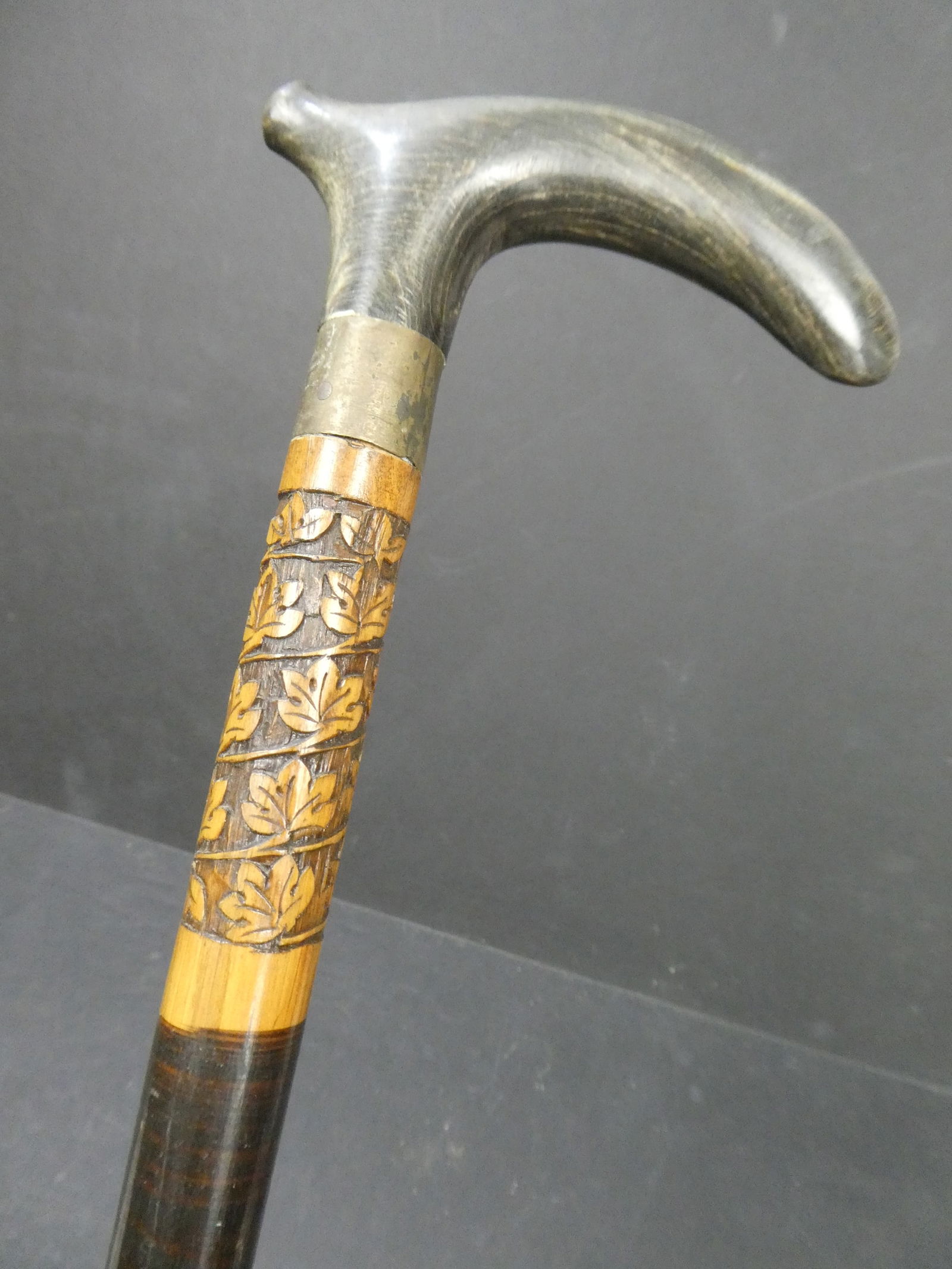 Antique Carved Leaves Wooden Shaft & Handle Walking Stick Cane (1 of 12)