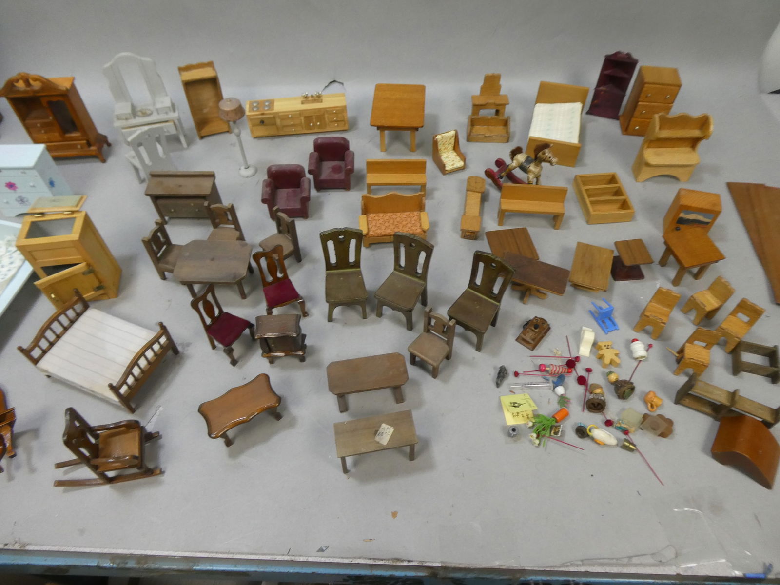 HUGE Lot Vintage Miniature Doll House Assorted Furniture & Smalls (1 of 20)