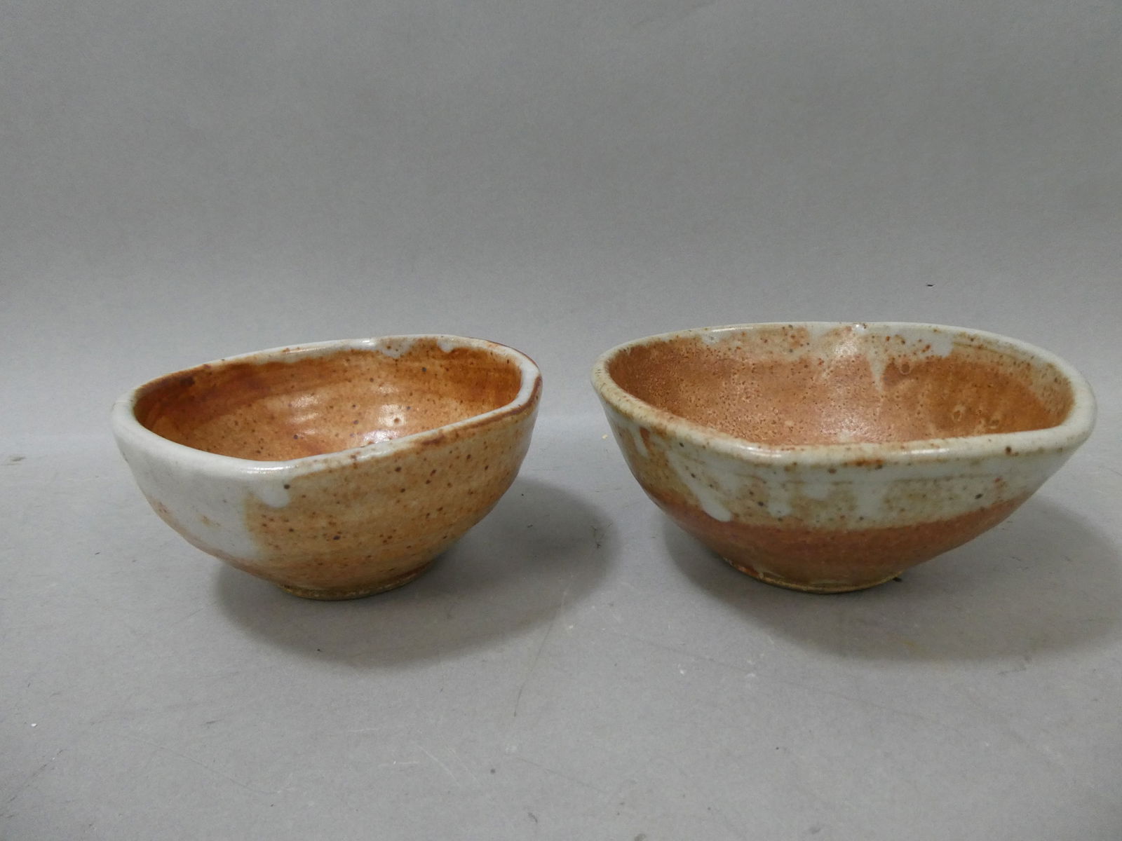 Pair Warren MacKenzie Shino Brown & White Glaze Irregular Art Pottery Bowls (1 of 10)
