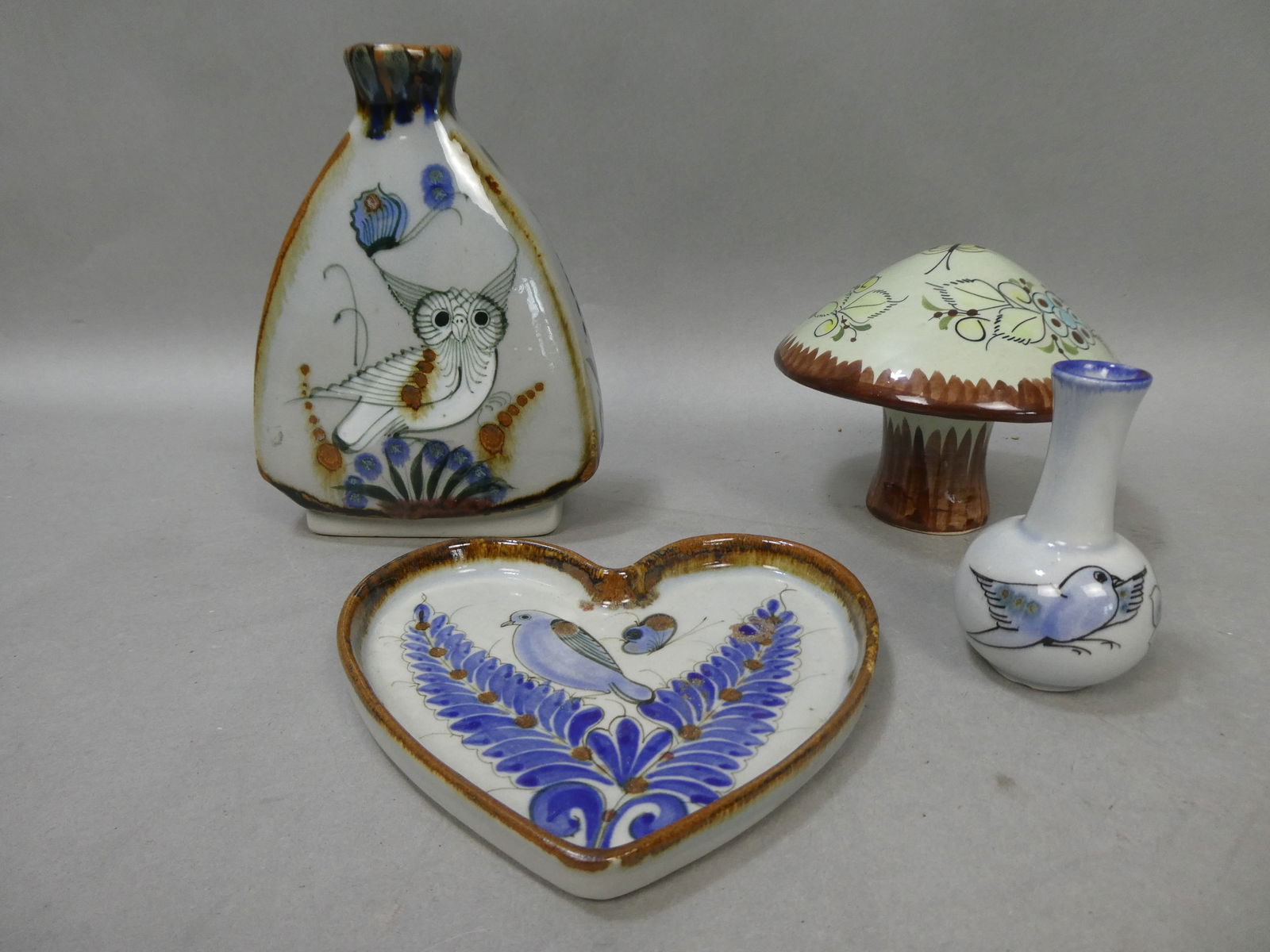 Lot 4 Ken Edwards & Tomalo Mexican Hand Painted Art Pottery (1 of 11)