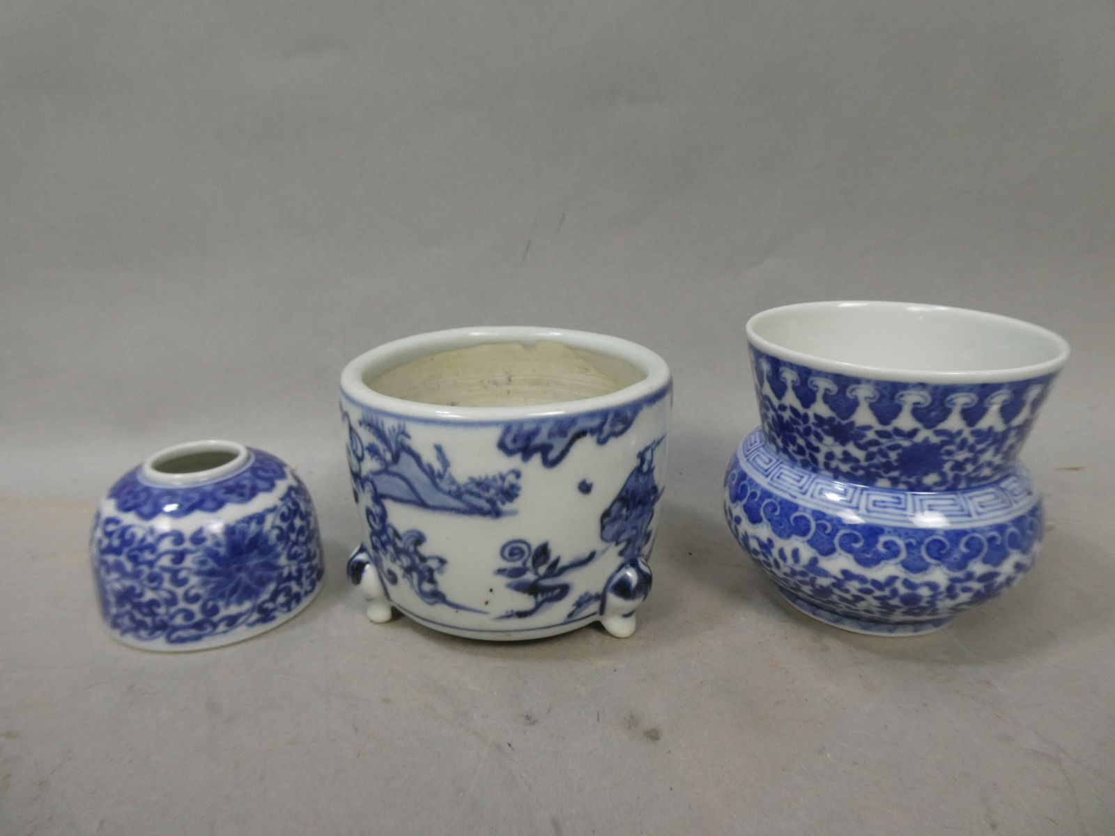 Lot 3 Vintage Chinese Blue & White Porcelain Containers Vase & Pots (1 of 11)