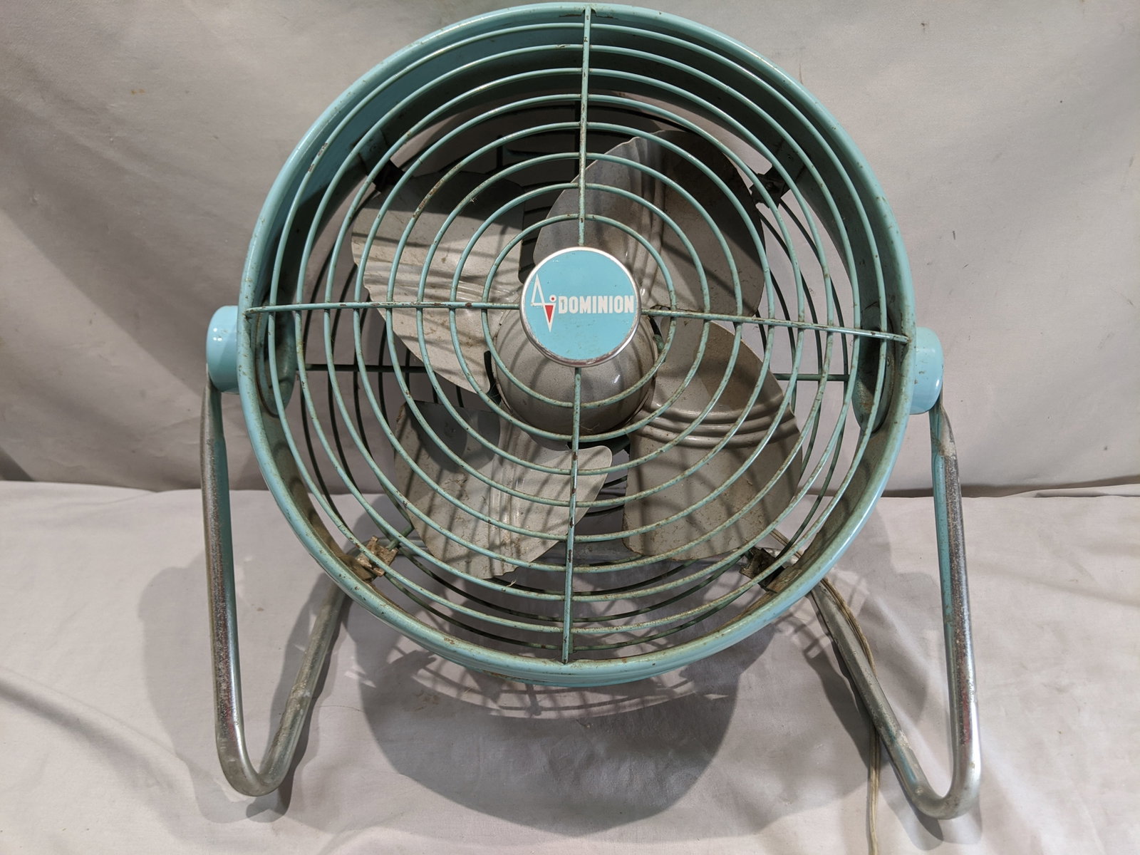 Vintage Dominion Model 2026 Powder Blue Electric Fan: Vintage Dominion Model 2026 Powder Blue Electric Fan. Measurements in inches: 10 diameter blades Condition:Works fine on all speeds. Shows some wear Shipping:We offer in-house shipping. Item(s) will b