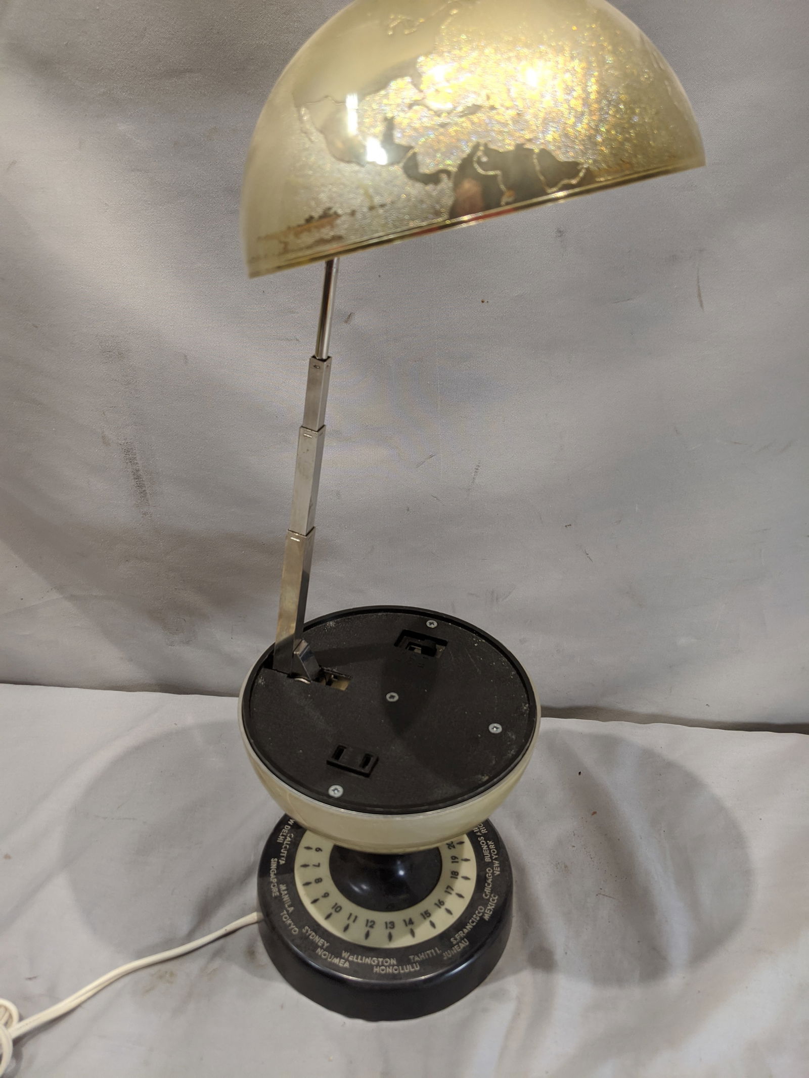 Universal Lamp Co Model U-6990 World Globe Desk Light (1 of 6)
