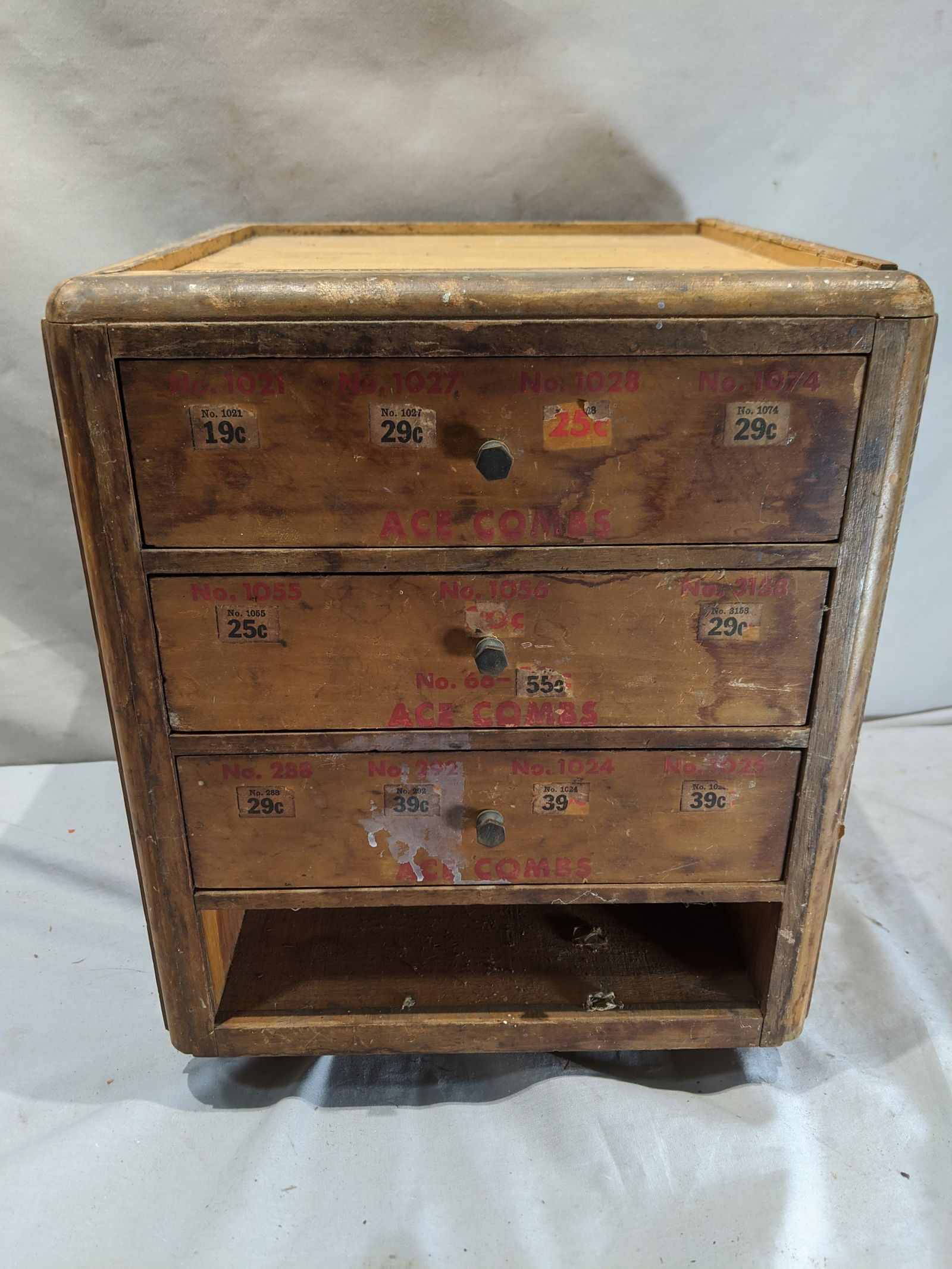 Antique Wood & Glass Ace Combs Store Display (1 of 7)