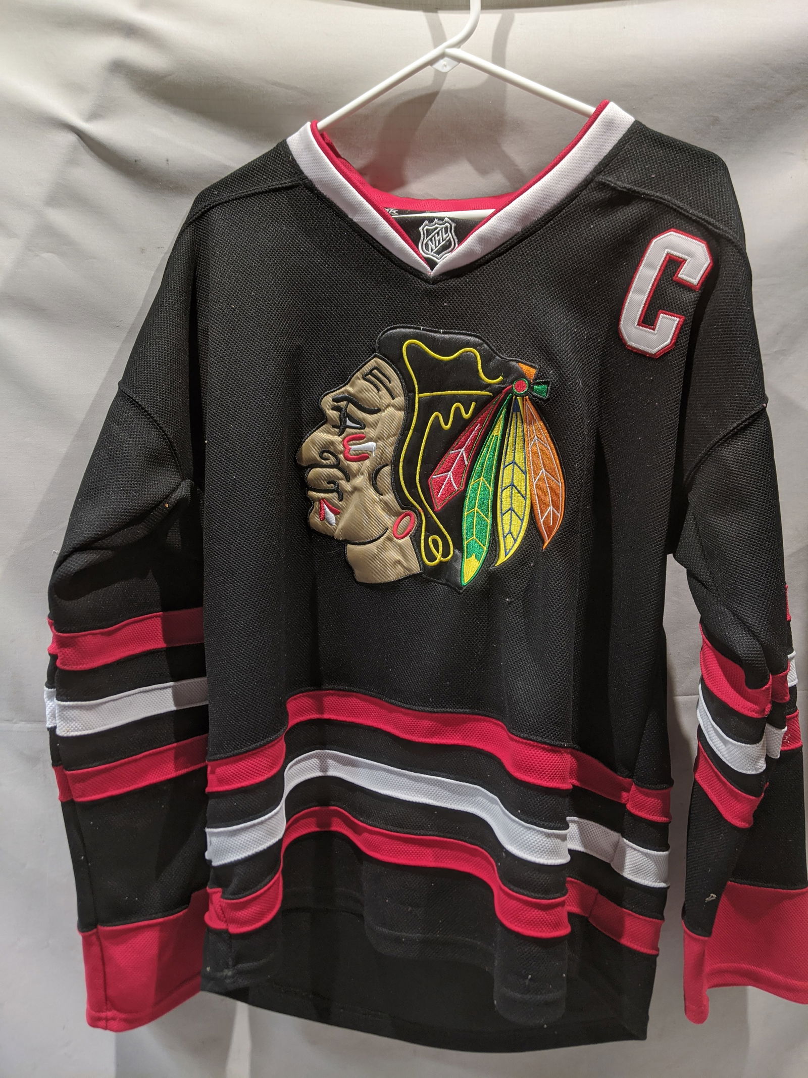Reebok NHL Chicago Blackhawks Jersey Toews 19: Reebok NHL Chicago Blackhawks Jersey Toews 19. Measurements in inches: size 48 Condition:Good with no problems Shipping:We offer in-house shipping. Item(s) will be packed after invoice is paid and shi