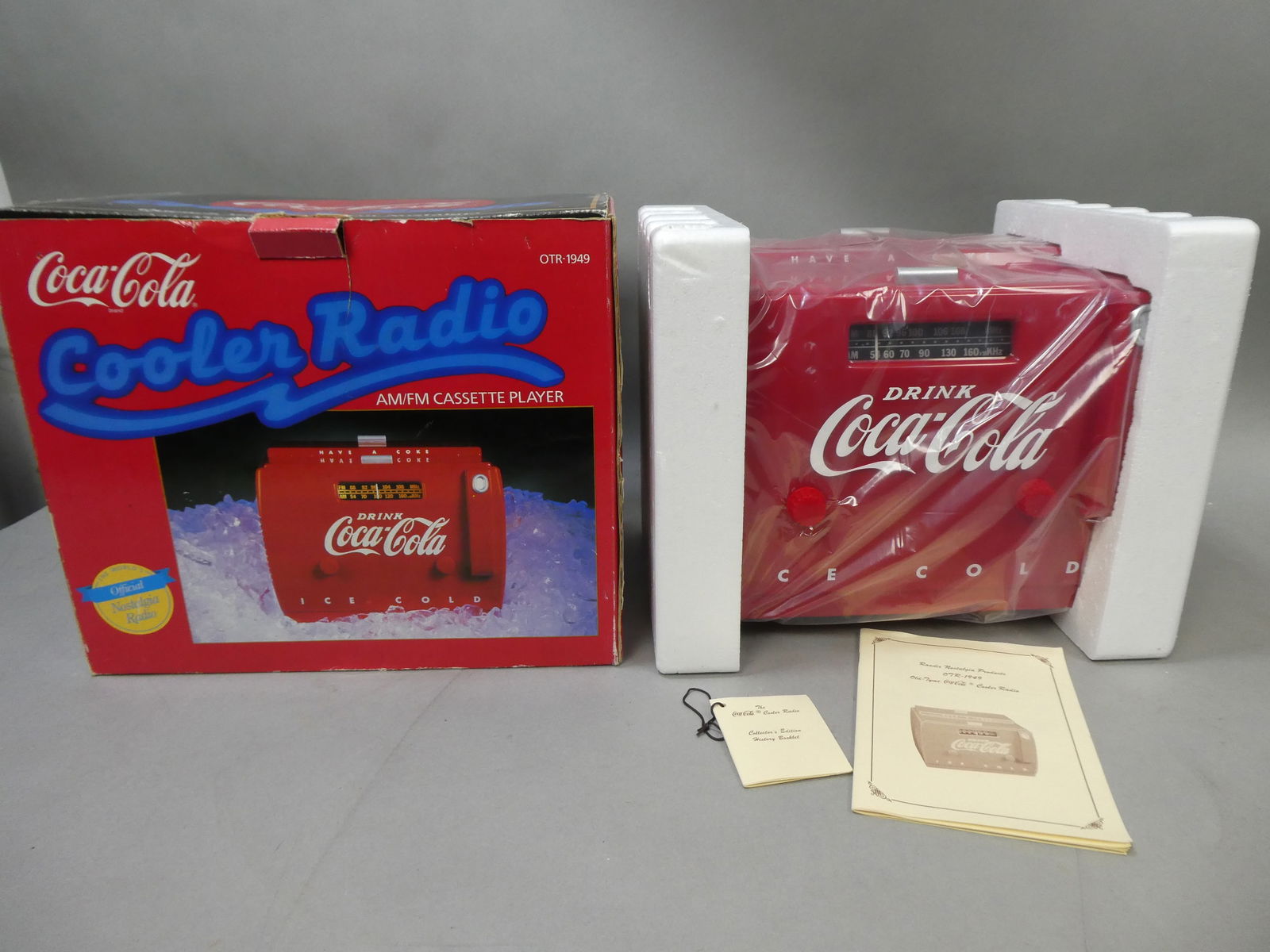 NOS 1988 Randix Nostalgia Old-Tyme Coca-Cola Cooler Radio AM/FM Cassette (1 of 6)