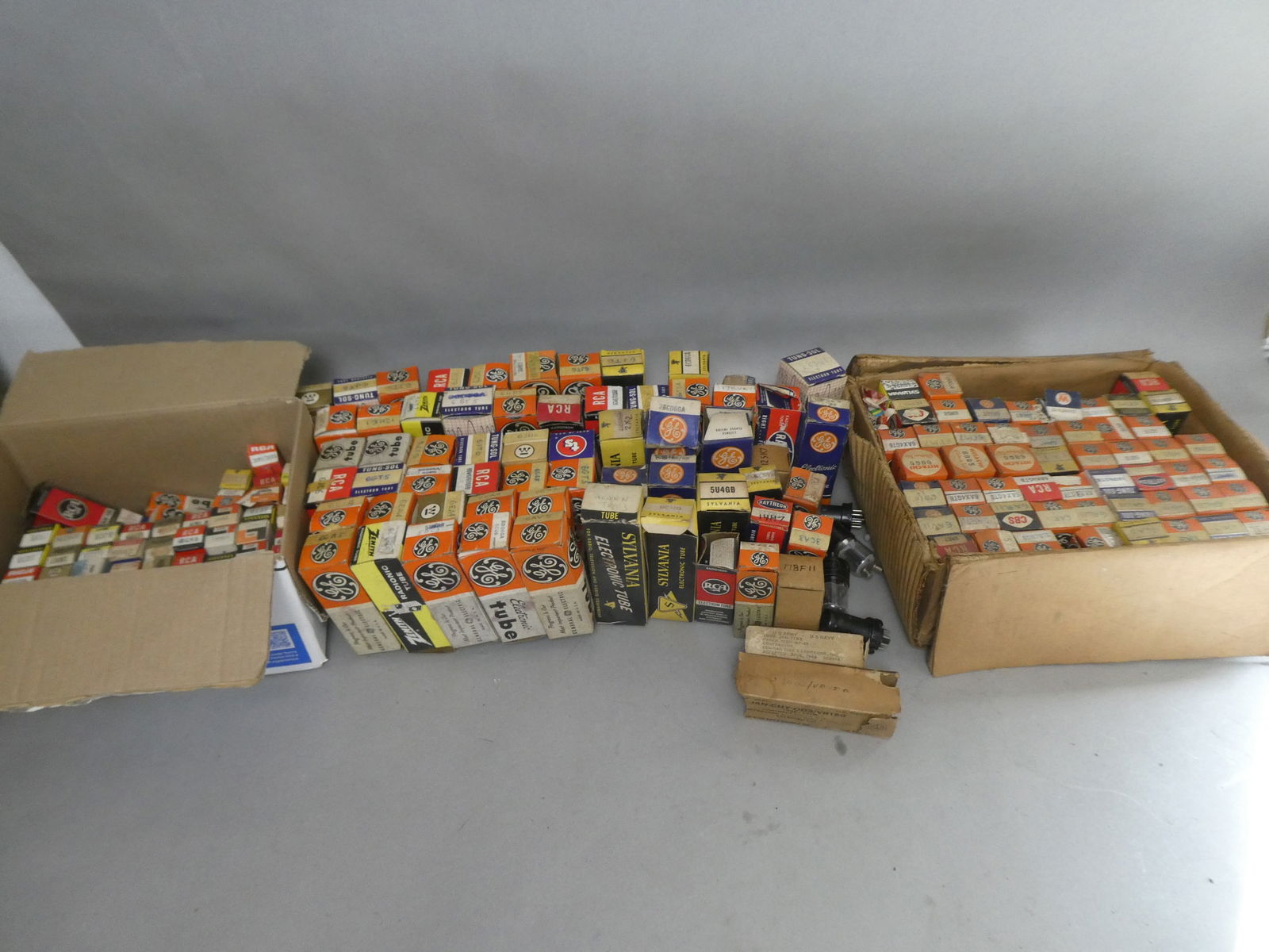 HUGE Lot Old Assorted Radio Vacuum Tubes in Boxes (1 of 20)