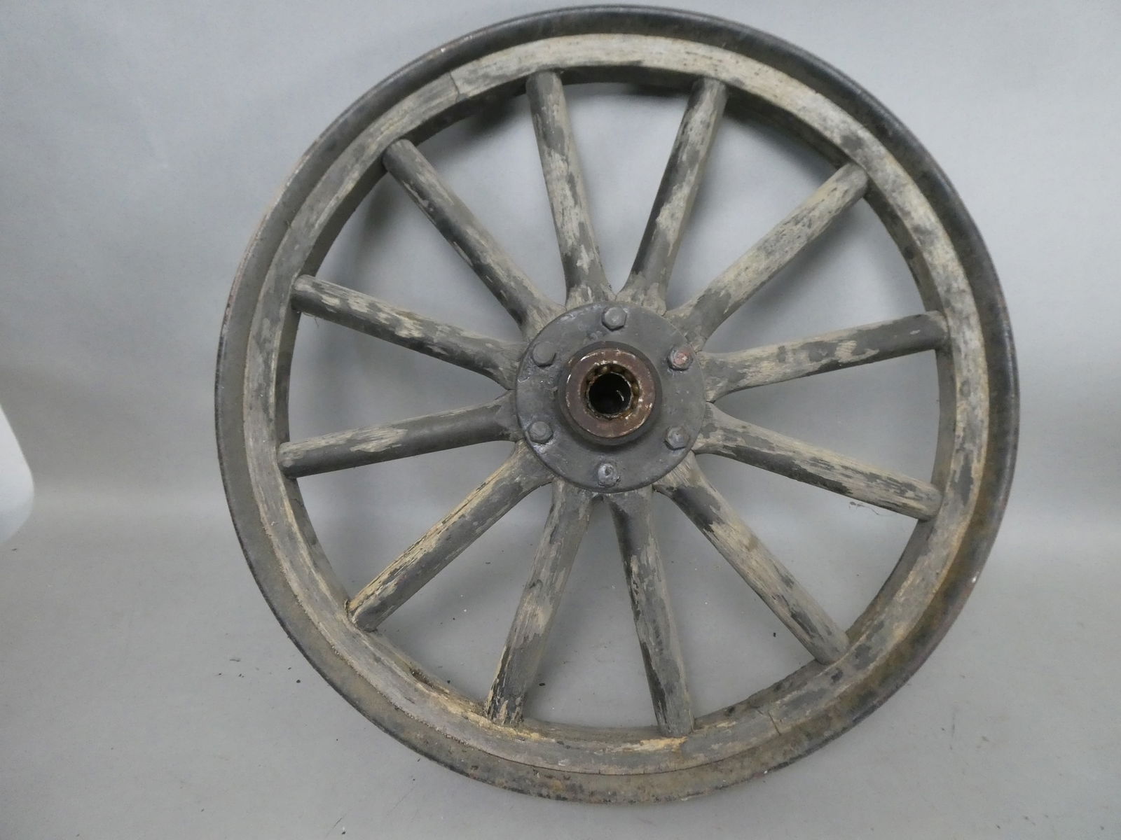 Antique Standard Car or Wagon Wooden Spoke Iron Clad Wheel (1 of 9)