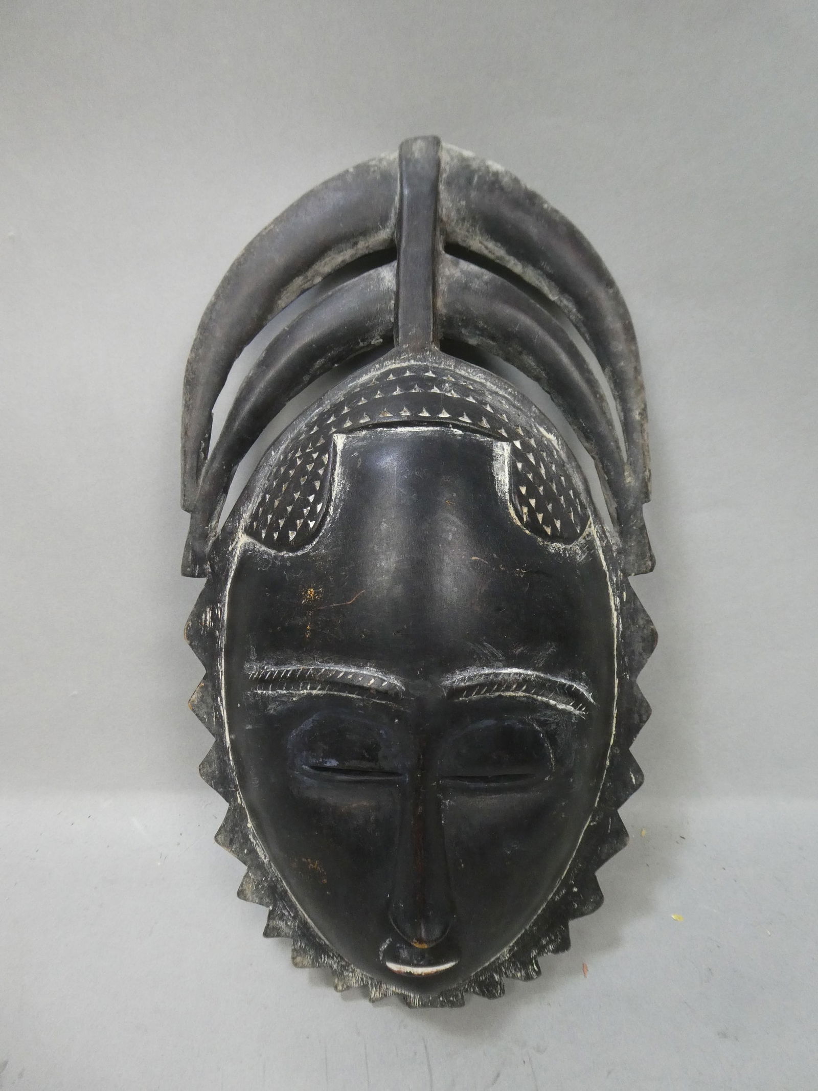 Vintage Carved Wood African Tribal Mblo Portrait Mask: Vintage Carved Wood African Tribal Mblo Portrait Mask. Measurements in inches: 15 1/2 x 9 Condition:Good with no problems Shipping:We offer in-house shipping. Item(s) will be packed after invoice is p