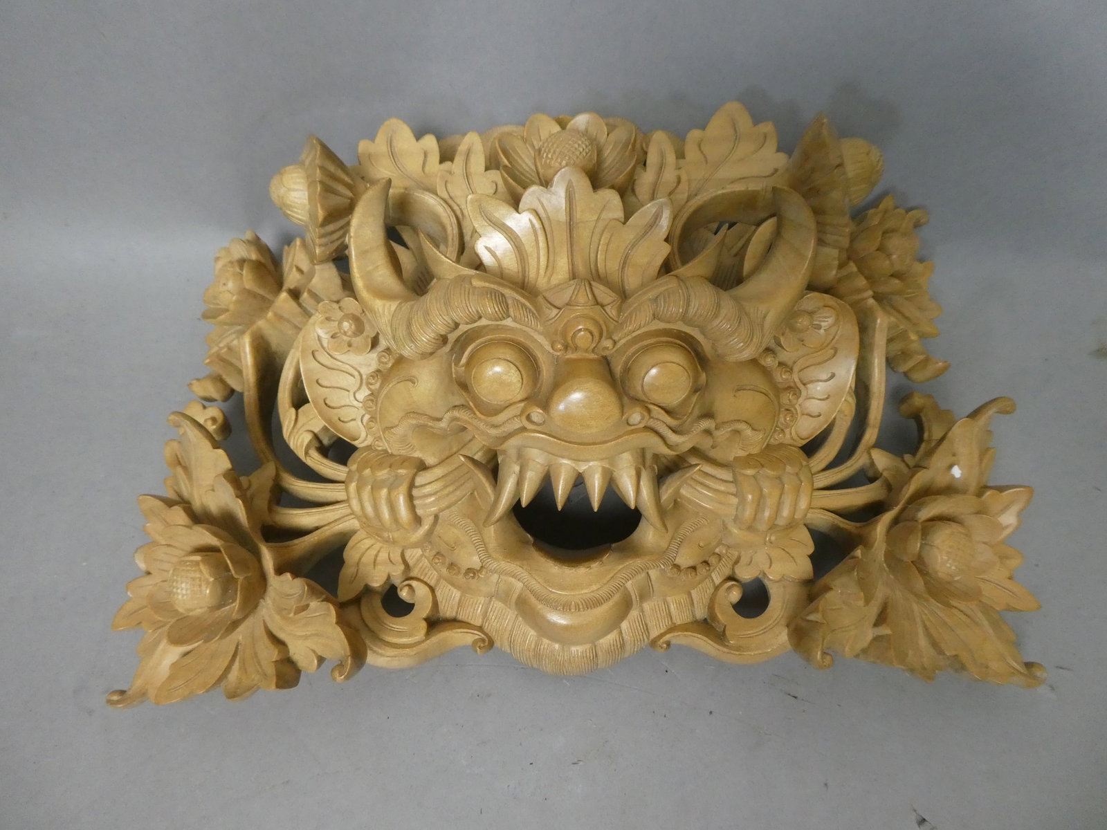 Carved Wood Magical Barong Mask Wall Plaque: Carved Wood Magical Barong Mask Wall Plaque. Measurements in inches: 14 x 10 x 6 Condition:Good with no problems Shipping:We offer in-house shipping. Item(s) will be packed after invoice is paid and s