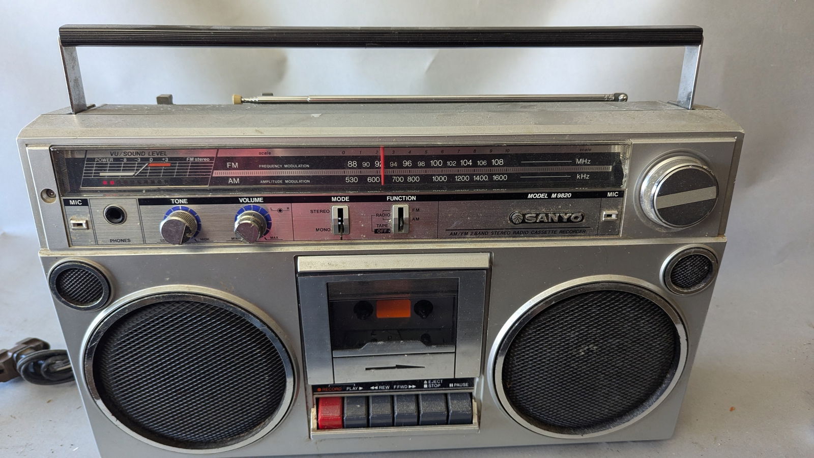 Vintage Sanyo M9820K Stereo Radio Cassette Player Recorder 1982 (1 of 7)