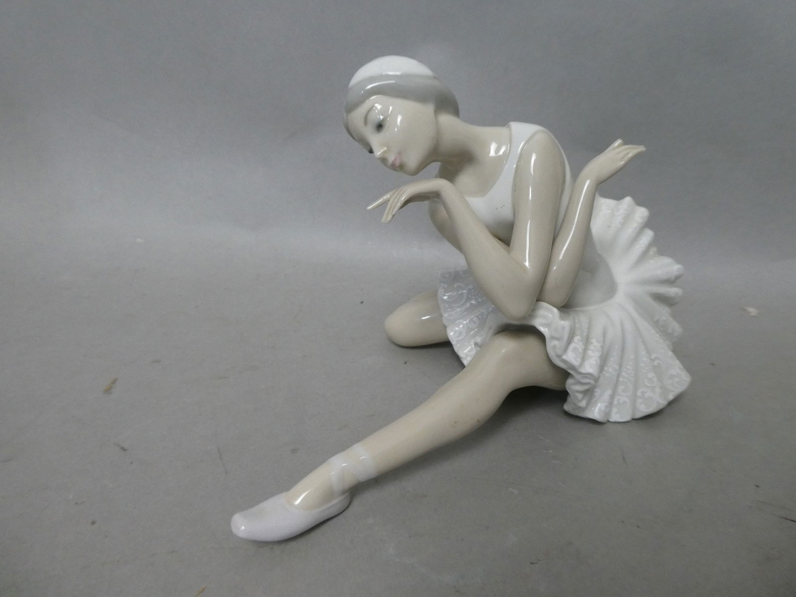 Lladro Daisa Ballerina K-23 E Porcelain Figurine (1 of 8)