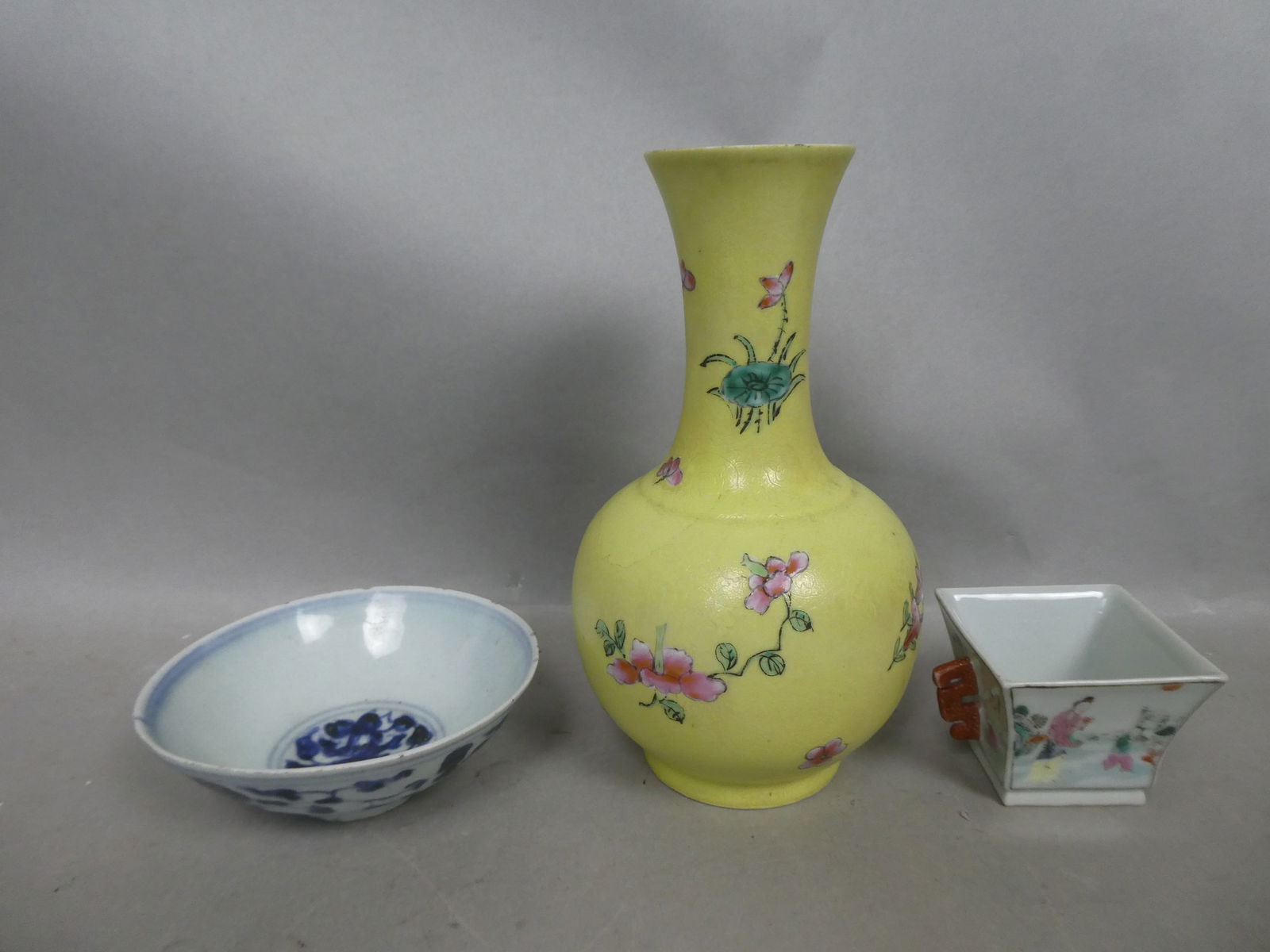 Lot 3 Chinese Antique Porcelain Items Yellow Vase Blue & White Bowl & Famille Rose Cup (1 of 9)