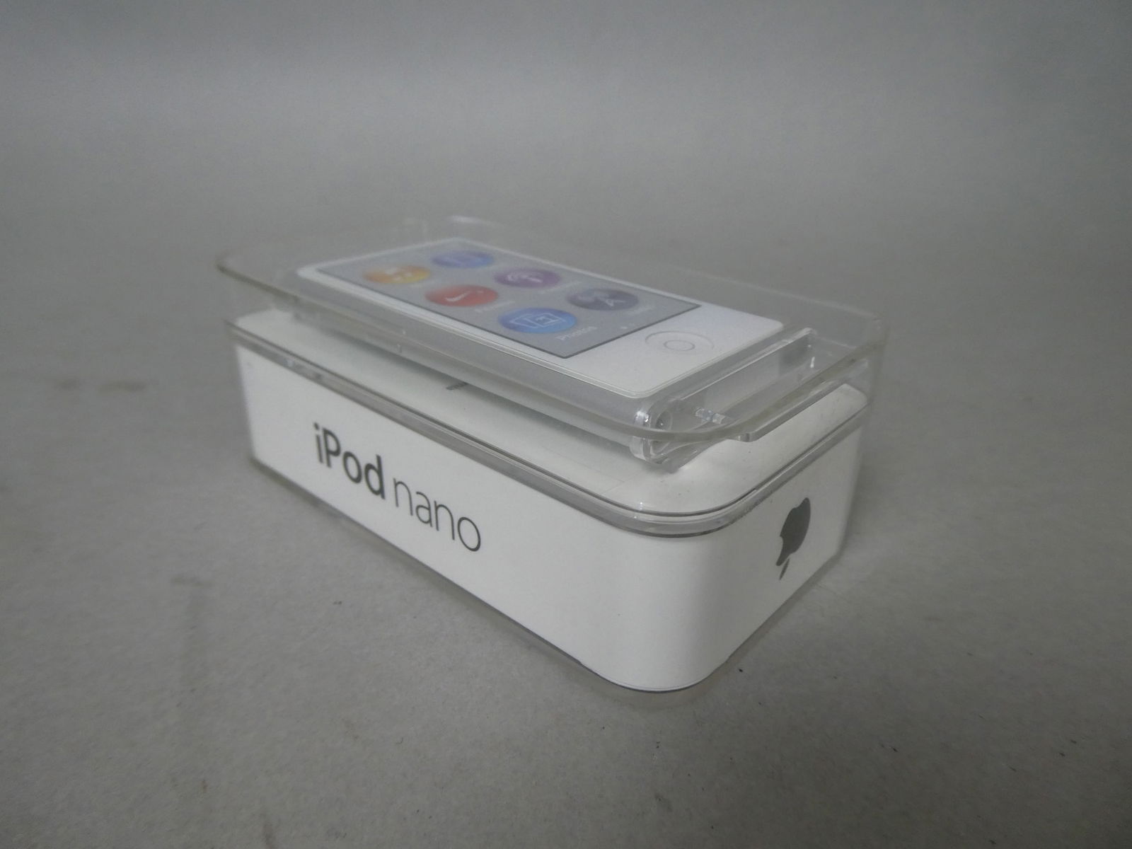 New Apple Ipod Nano 7th Generation 16GB (1 of 4)