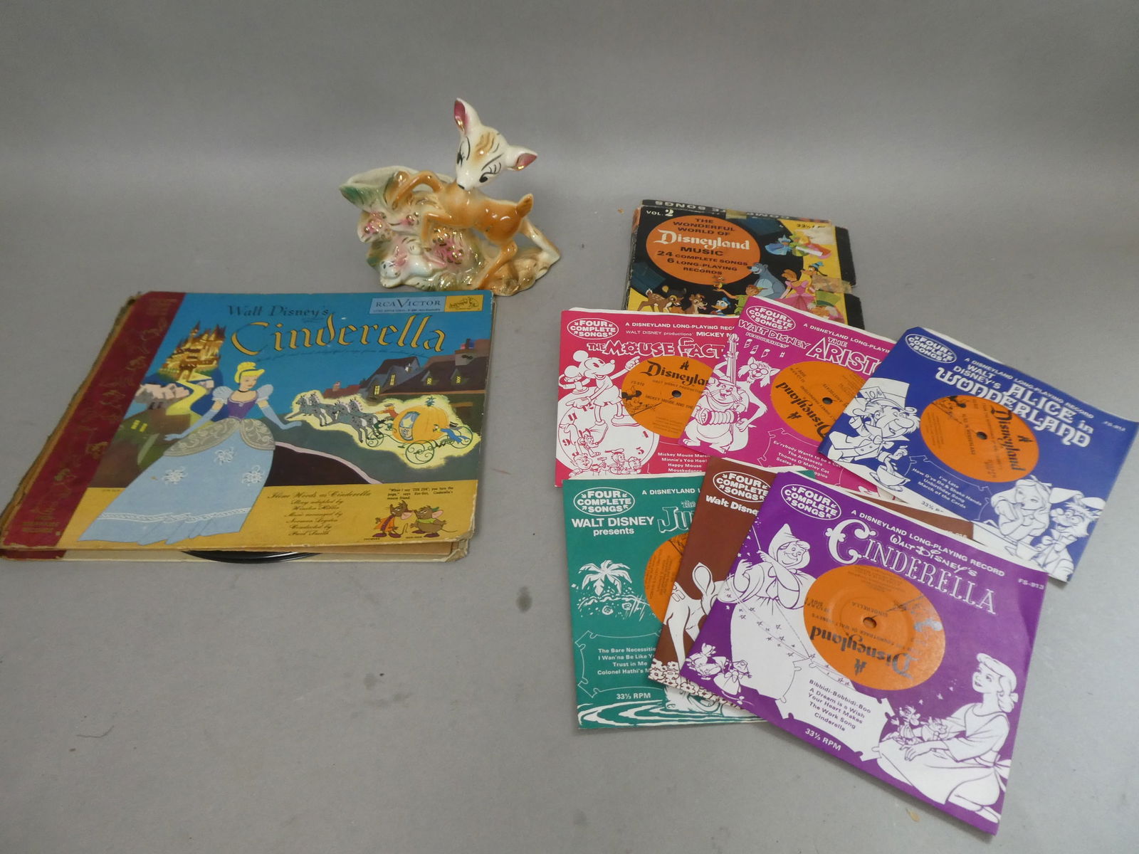 Lot Walt Disney Bambi Planter & Records Cinderella & Wonderful World 6 Records (1 of 8)