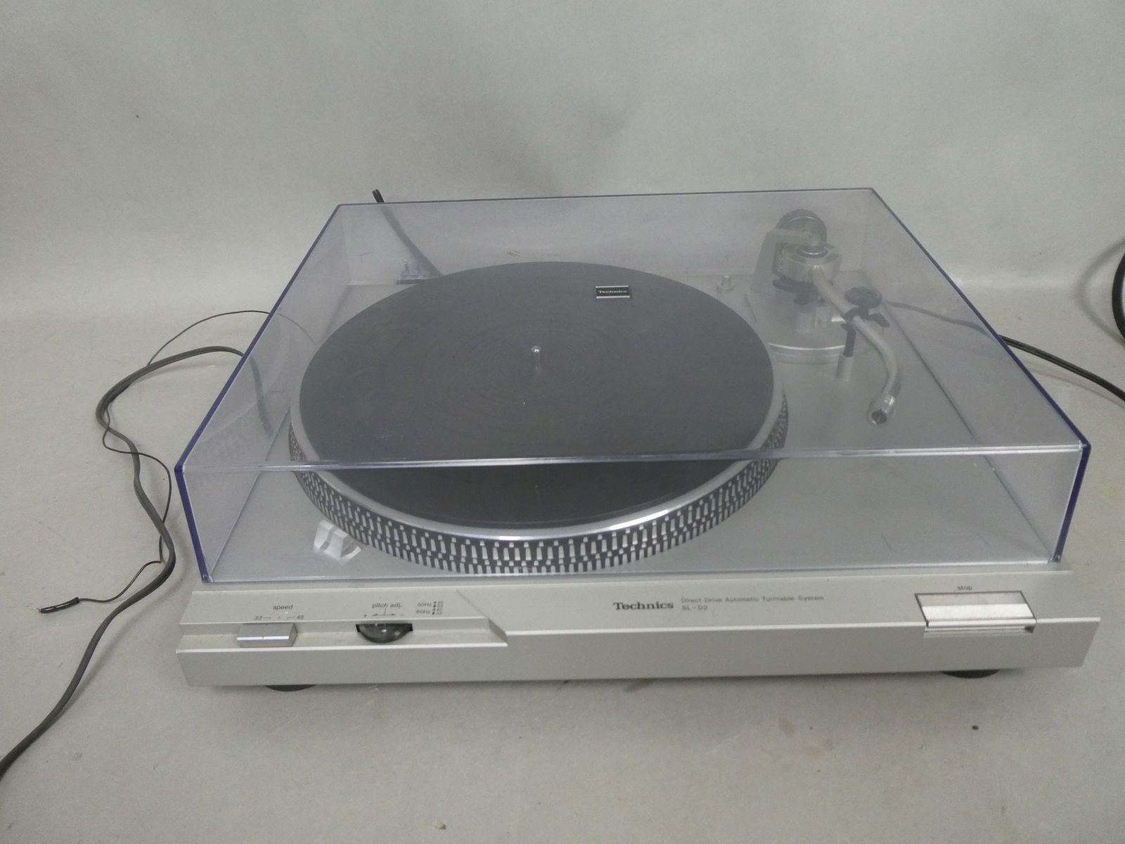 Technics Model SL-D2 Direct Drive Automatic Turntable Record Player (1 of 9)