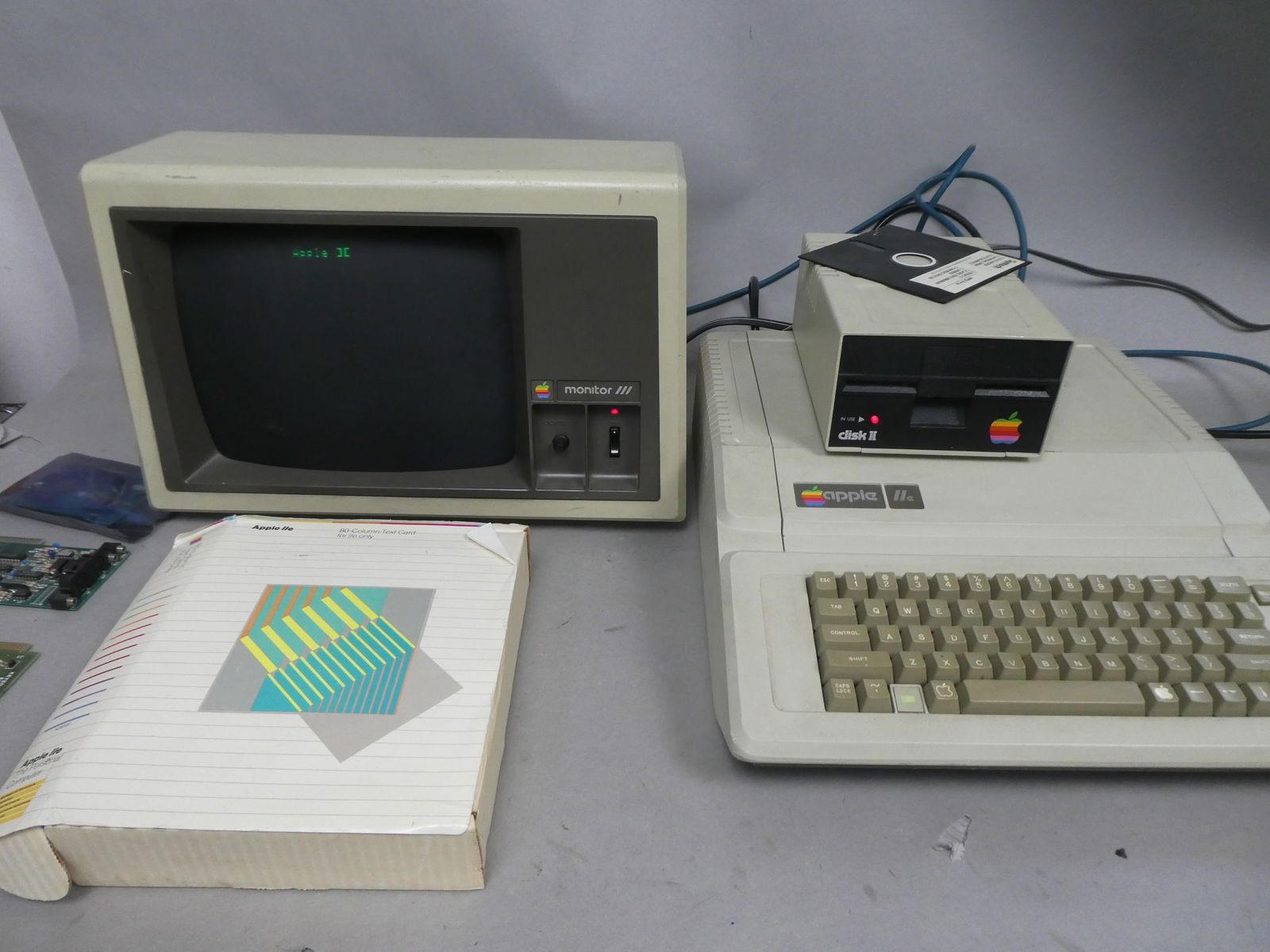 Apple Iie Computer Monitor III Disk II Eprom & Video Card (1 of 8)