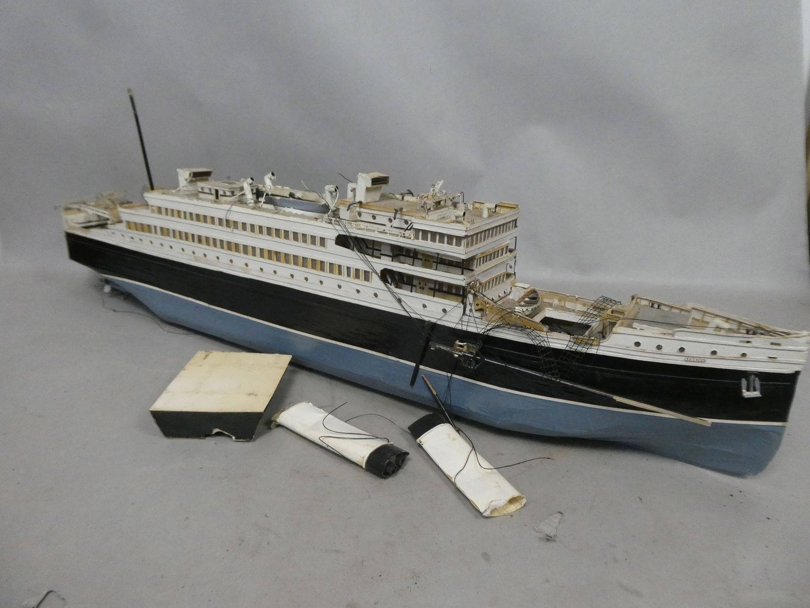 Vintage 30" Wood Tethy's Oceanliner Cruise Model Ship (1 of 12)