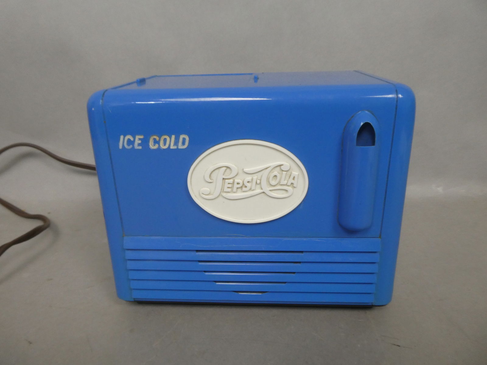Early Pepsi Cola Cooler Style RCA Model PCR-5 Radio (1 of 7)