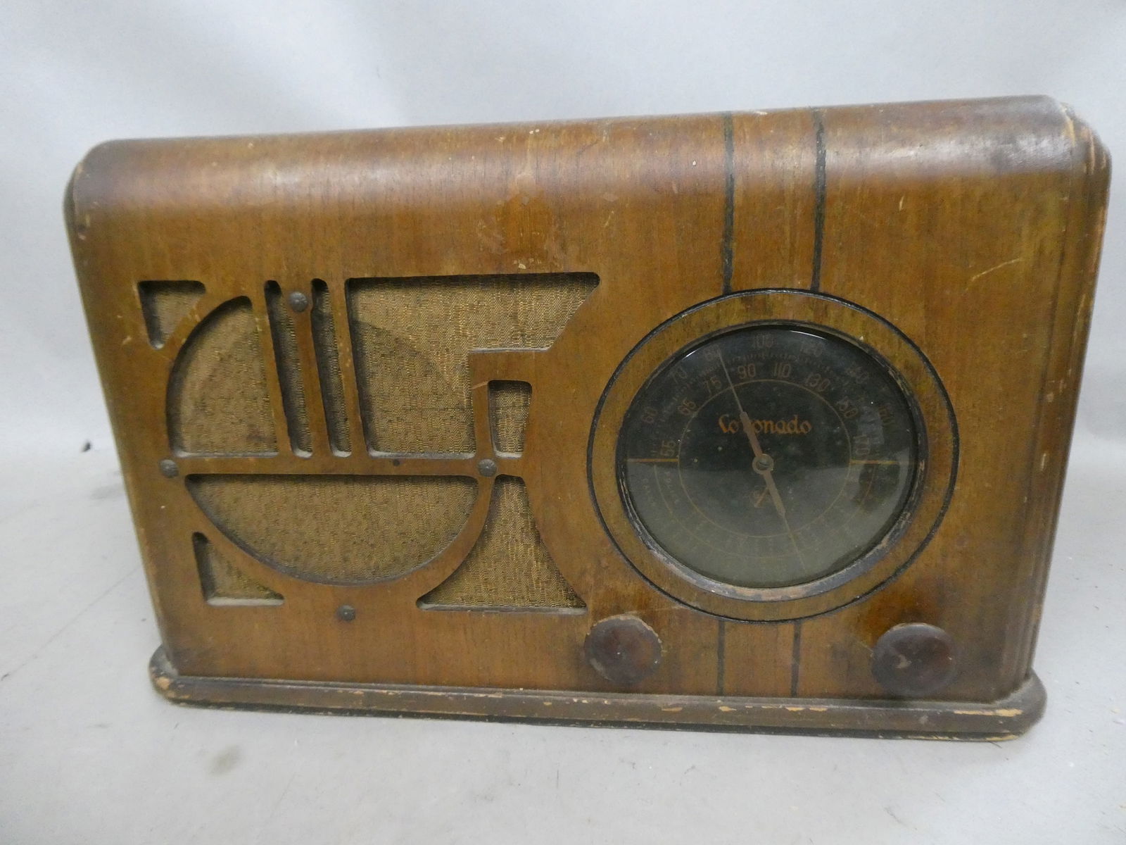 Coronado Art Deco Model 650 Brown Wood Table Top Tube Radio (1 of 8)