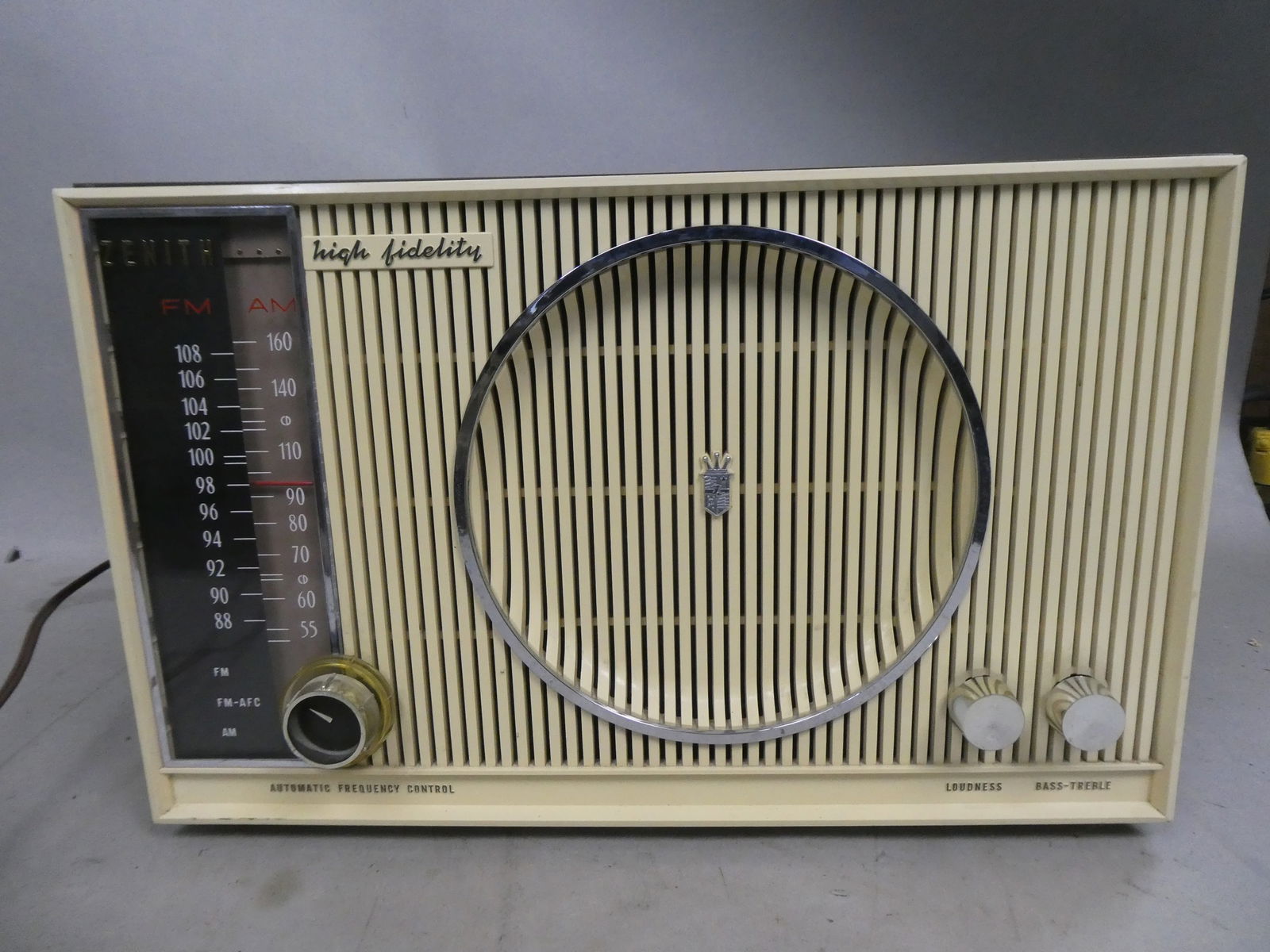 Zenith Model H845 High Fidelity Wood & Plastic Table Top Tube Radio (1 of 8)