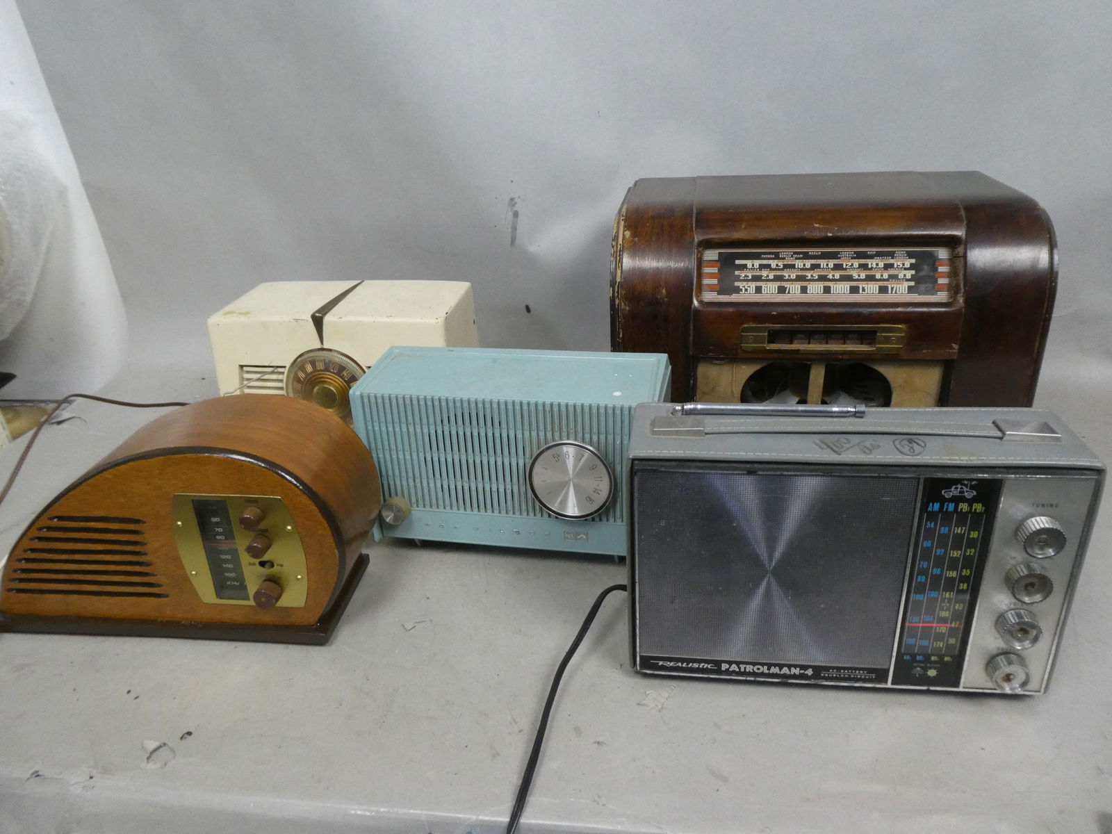 Lot 4 Assorted Vintage Radio for Parts or Restoration (1 of 6)
