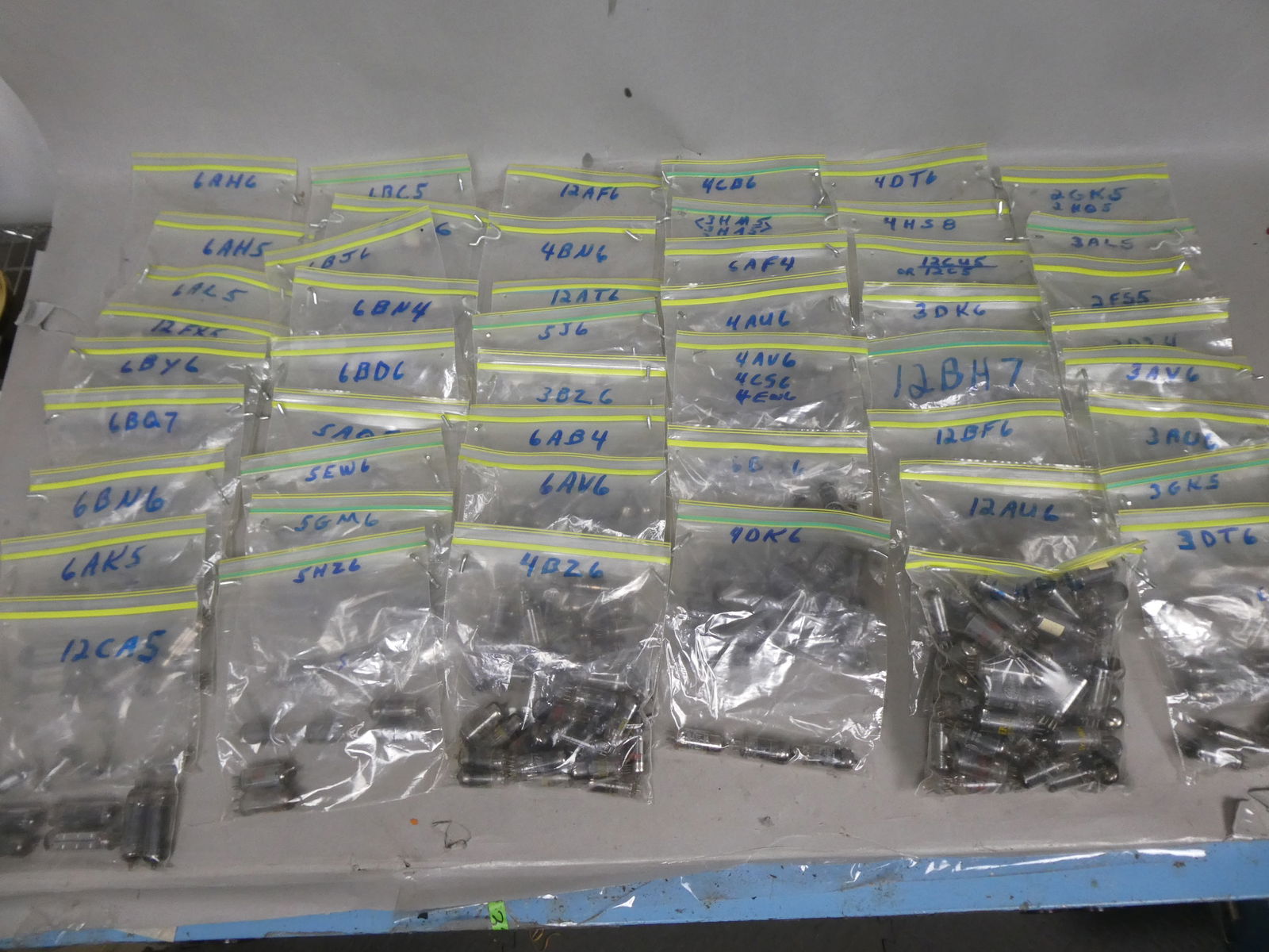 Lot Assorted Tested Good Vintage Vacuum Radio Tubes (1 of 10)