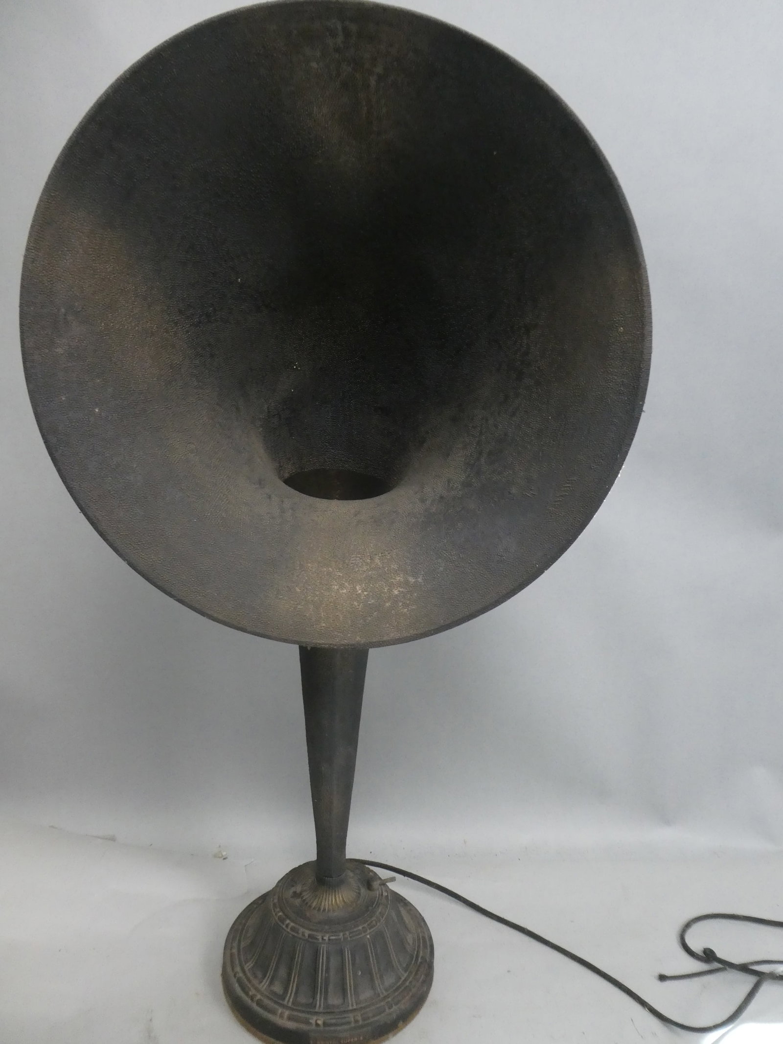 Antique Bristol Model S Radio Reproducer Horn Speaker: Antique Bristol Model S Radio Reproducer Horn Speaker. Measurements in inches: 30 high x 9 across Condition:Fresh Wisconsin farmhouse fine. Needs a deep cleaning. Has not been tested. Normal wear with