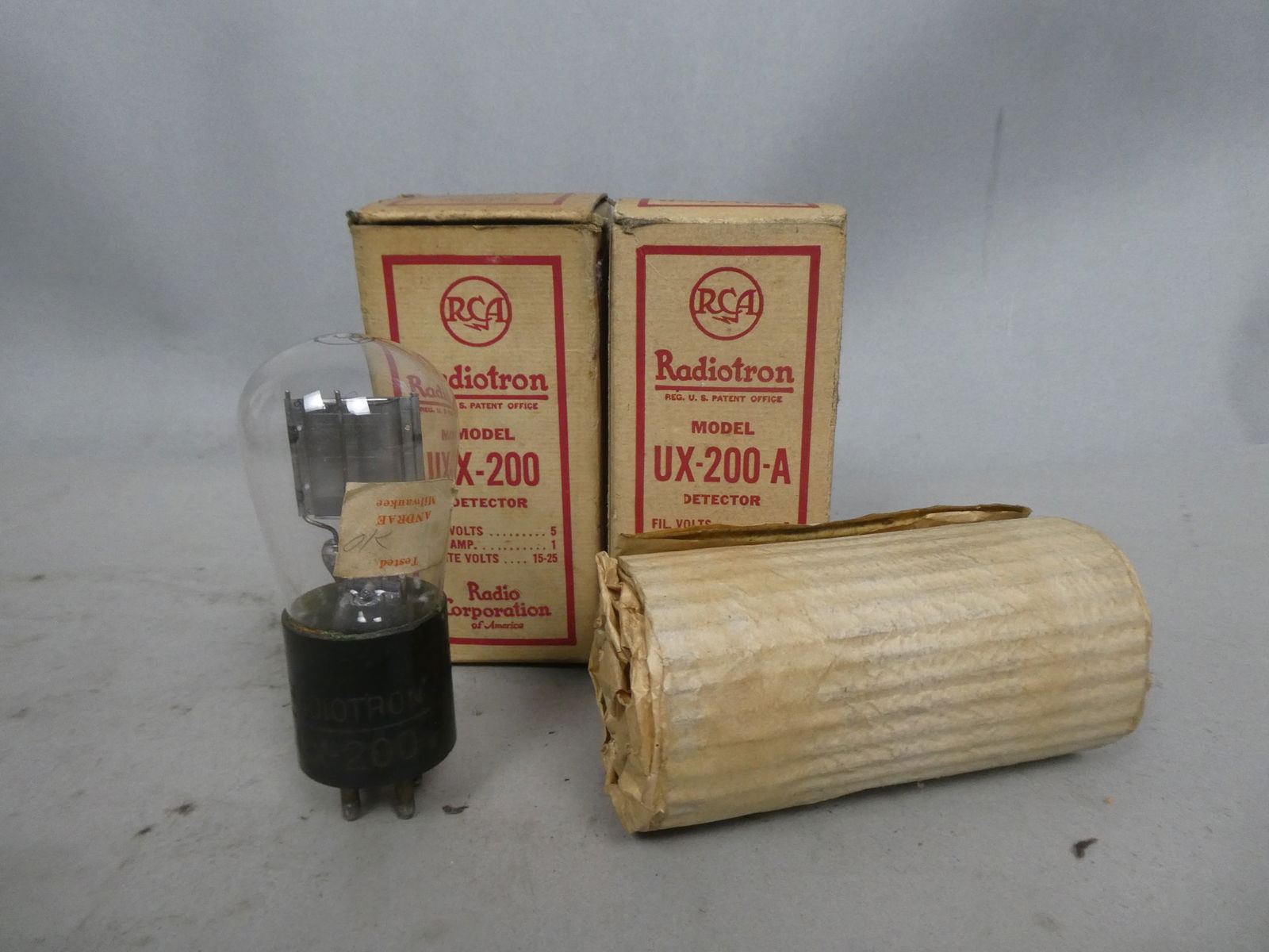Pair NOS RCA Radiotron UX-200 & UX-200-A Vacuum Radio Tubes in Boxes (1 of 4)