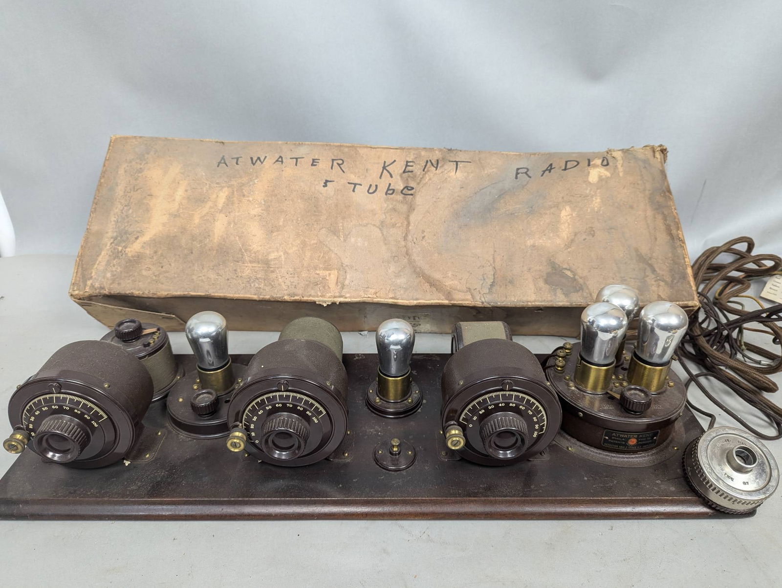 Atwater Kent Type 4700 Tube Radio Receiver With Original Box (1 of 11)