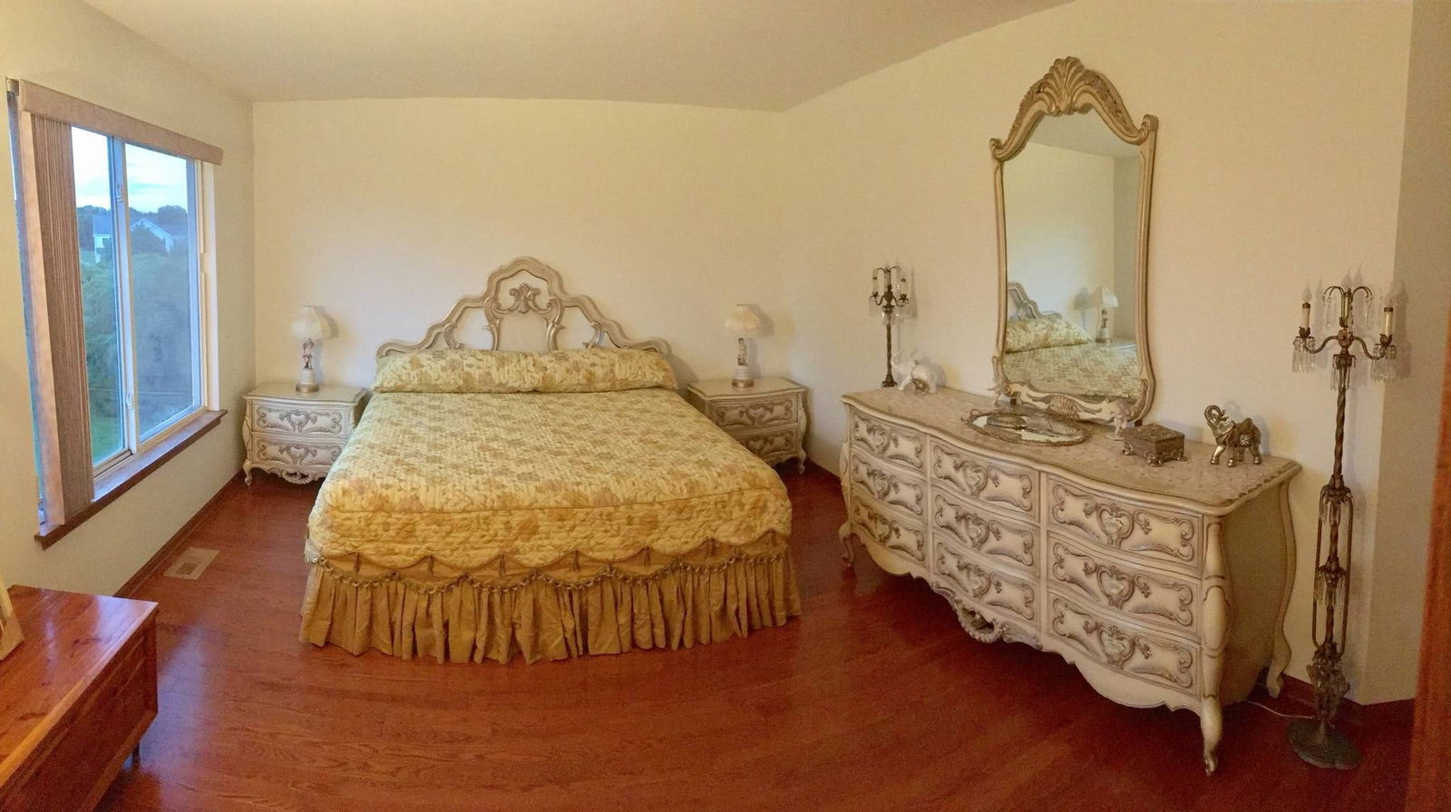 Romweber French Provincial Bedroom Furniture Set (1 of 6)