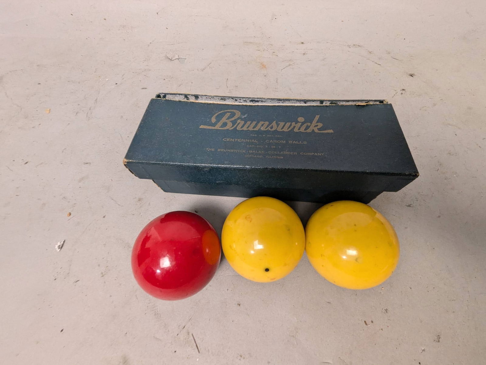 Brunswick Centennial Carom Balls with Original Box (1 of 4)