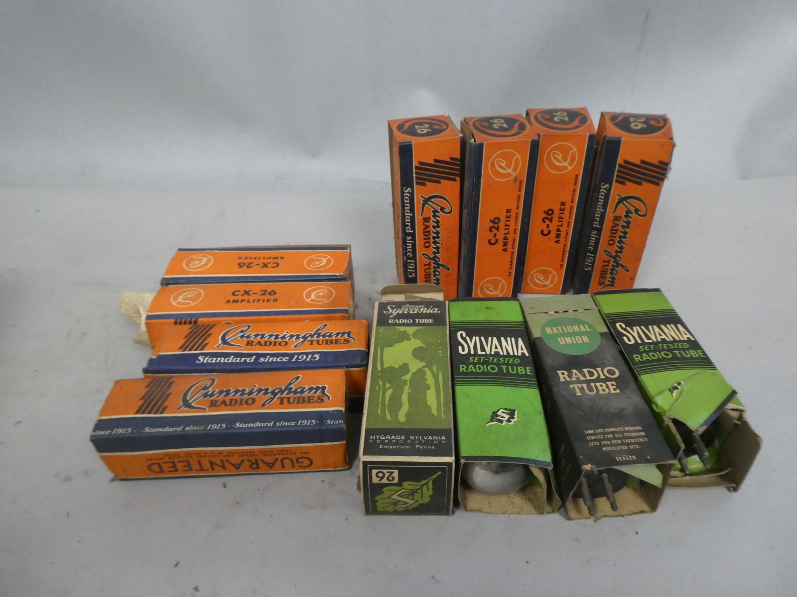 Lot of 12 Type 26 Radio Vacuum Tubes Cunningham Nation Union & Sylvania (1 of 4)