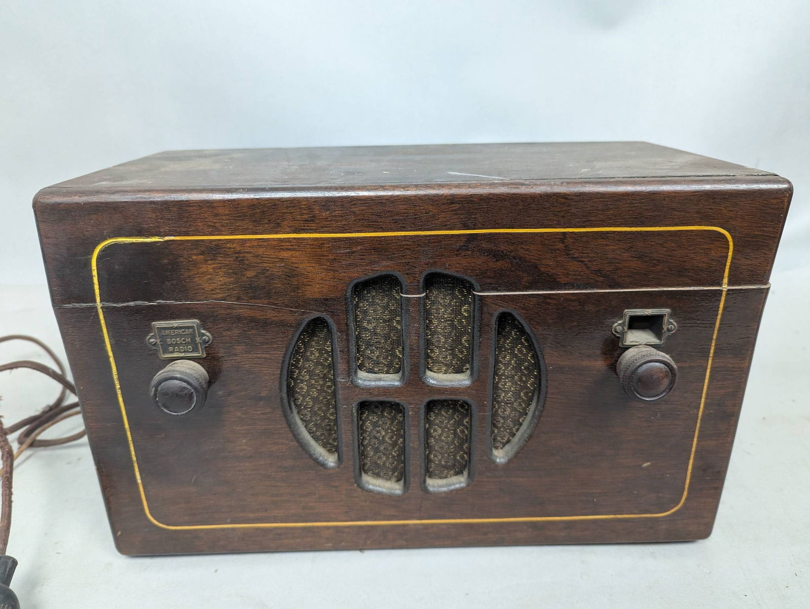 American Bosch Model 205 Vibro-Power Tube Radio (1 of 8)