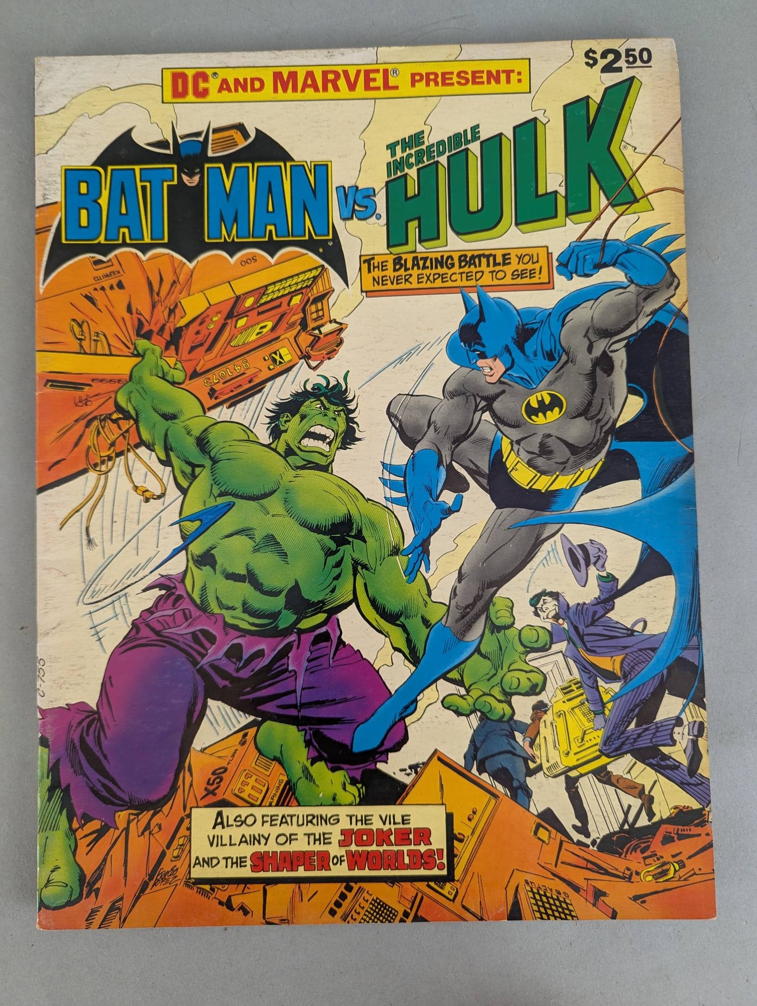Batman vs The Incredible Hulk Comic Book 1981 DC and Marvel (1 of 8)