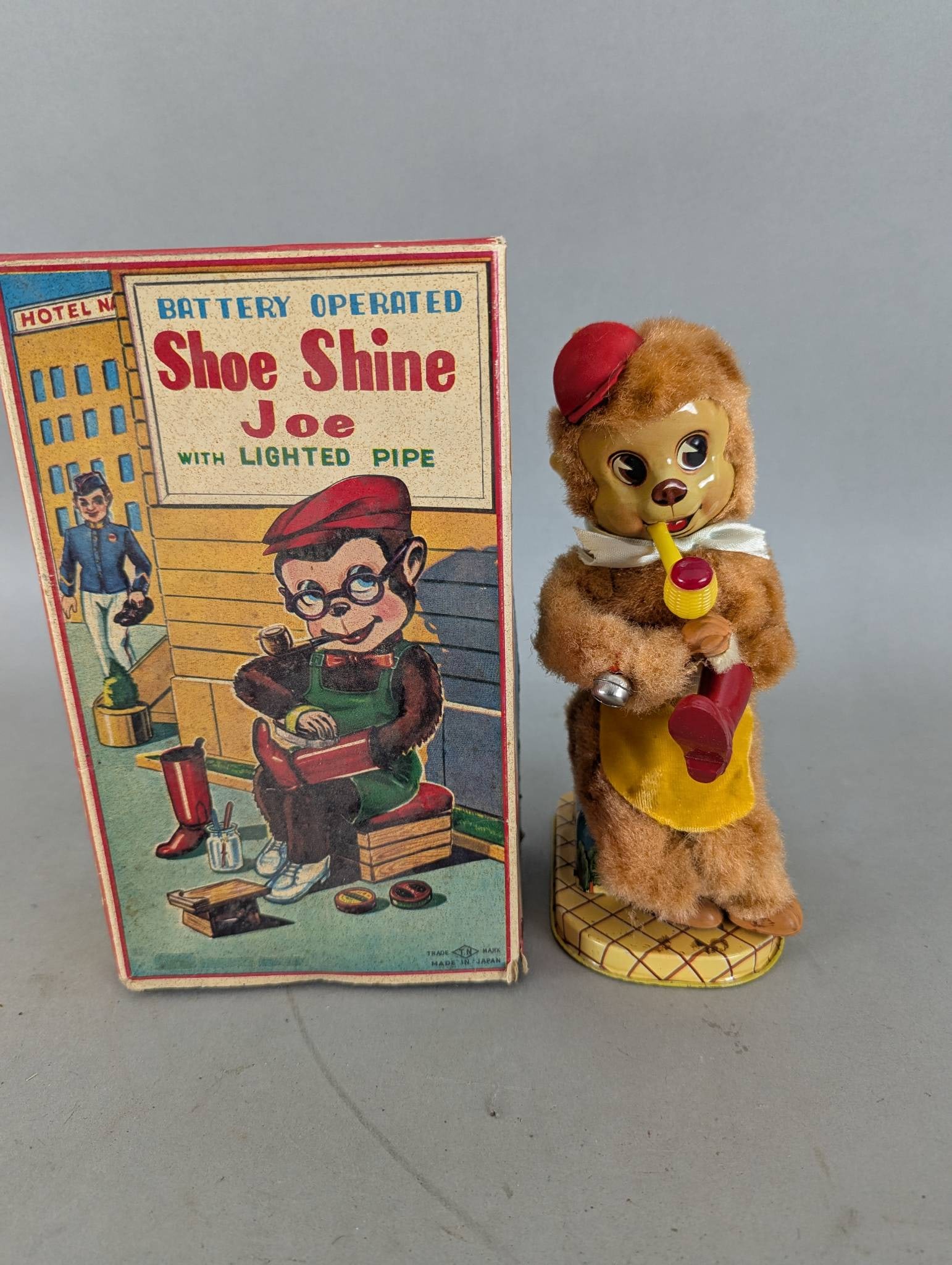 Battery Operated Shoe Shine Joe With Original Box and Lighted Pipe (1 of 7)