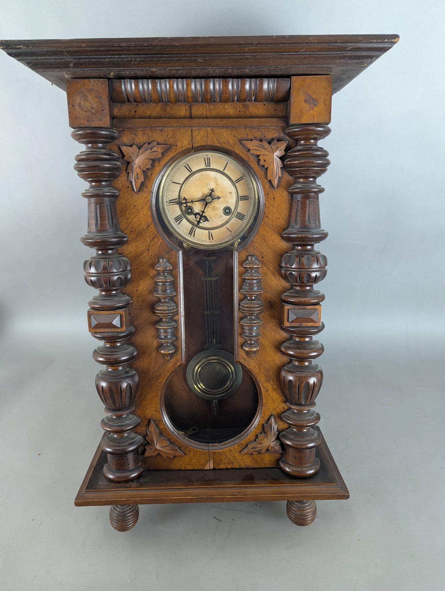 Junghans Wooden Mantel Clock with Pendulum and Decorative Accents (1 of 8)