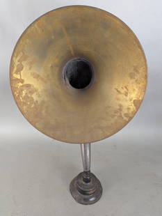 Antique Manhattan Jr Union Concert Modulator Bell Horn: Manhattan Union horn featuring a 14 inch wide x 14 deep x 15 high brass bell and a curved metal neck. The base of the horn displays a label with the maker's name, Manhattan Electric Supply Co Inc, New