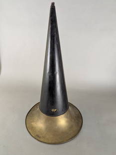 Vintage Phonograph Horn with Black Body and Brass Bell Edison Columbia: Phonograph horn featuring a black metal conical body and a brass bell. The horn measures 30 inches in wide with a 17-inch high x 17 deep brass bell. Suitable as a decorative piece or for restoration p