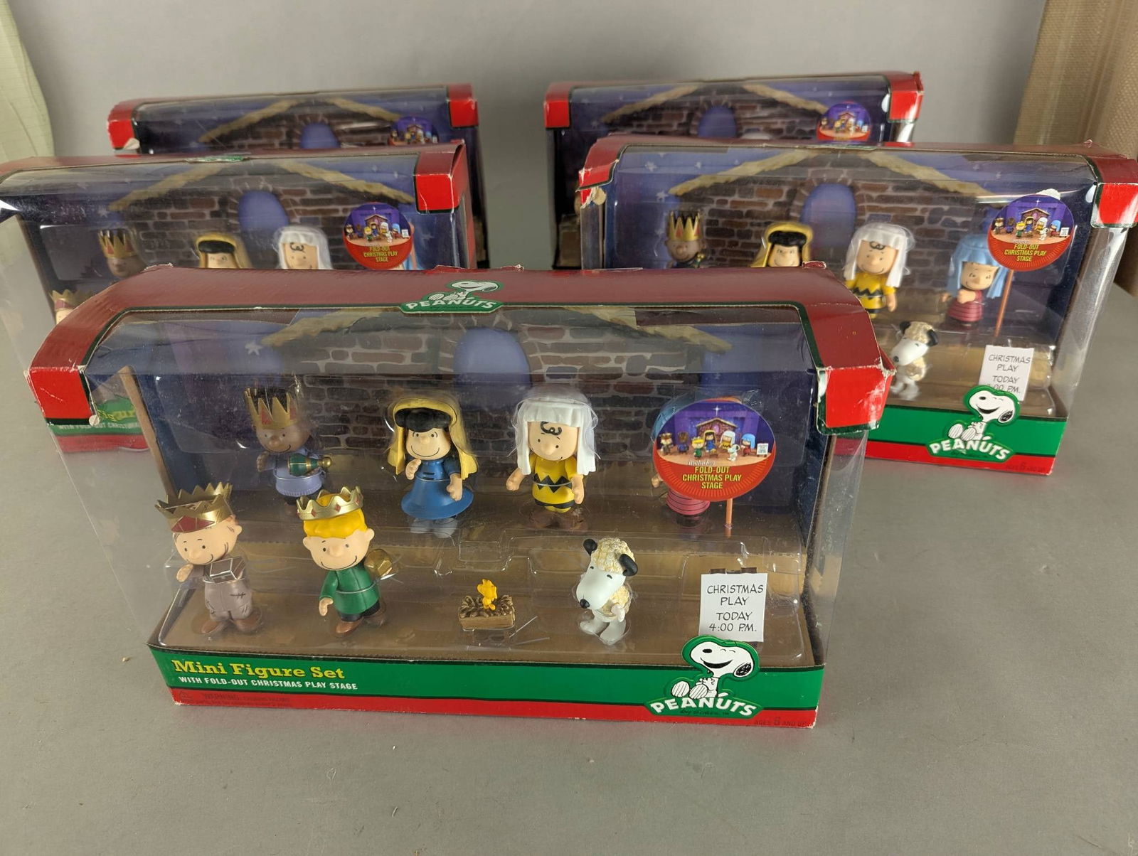 5 Peanuts Mini Figure Sets with Fold Out Christmas Play StageNew (1 of 4)
