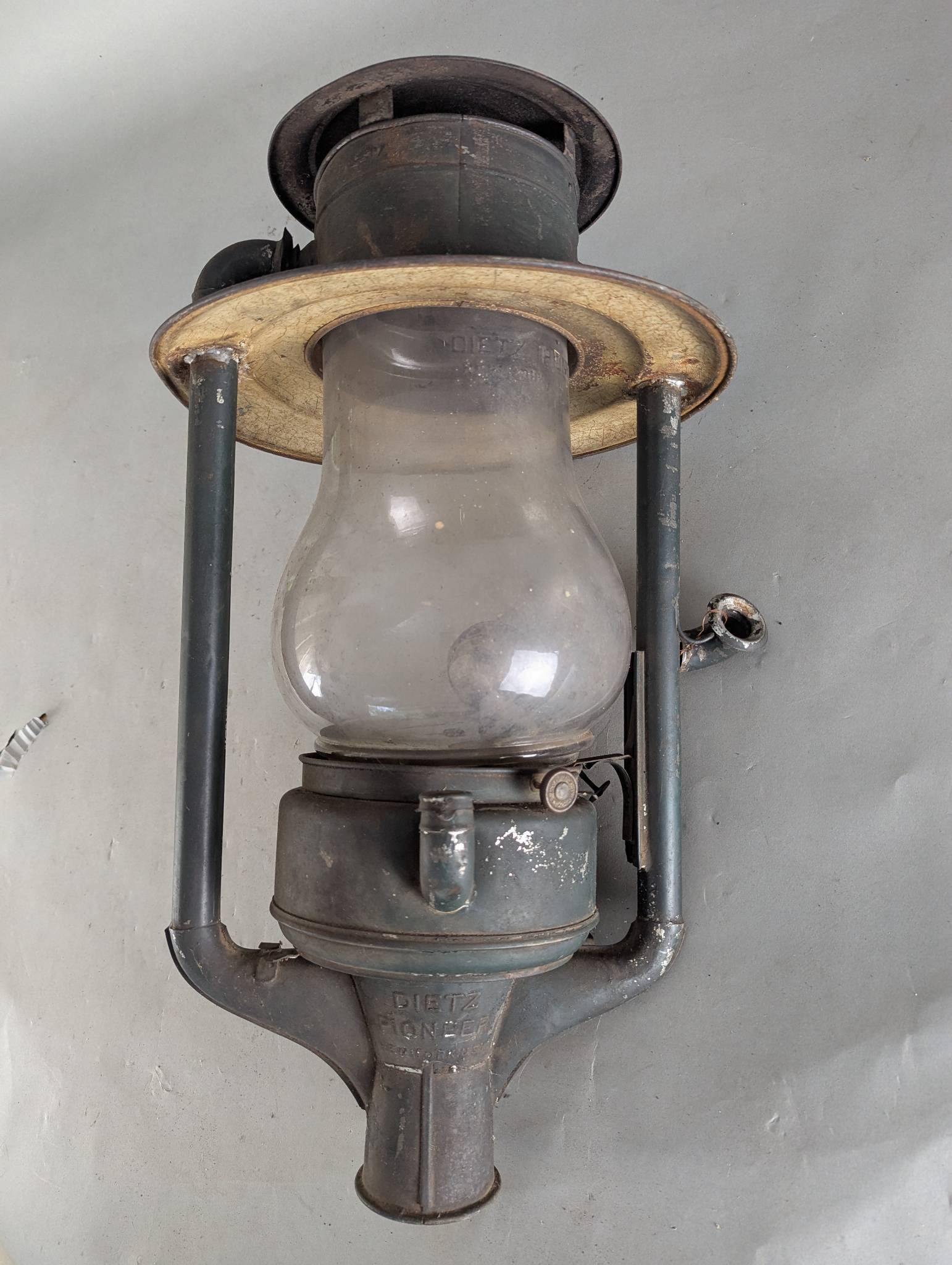 Dietz Pioneer Kerosene Lantern with Glass Globe and Metal Frame (1 of 9)