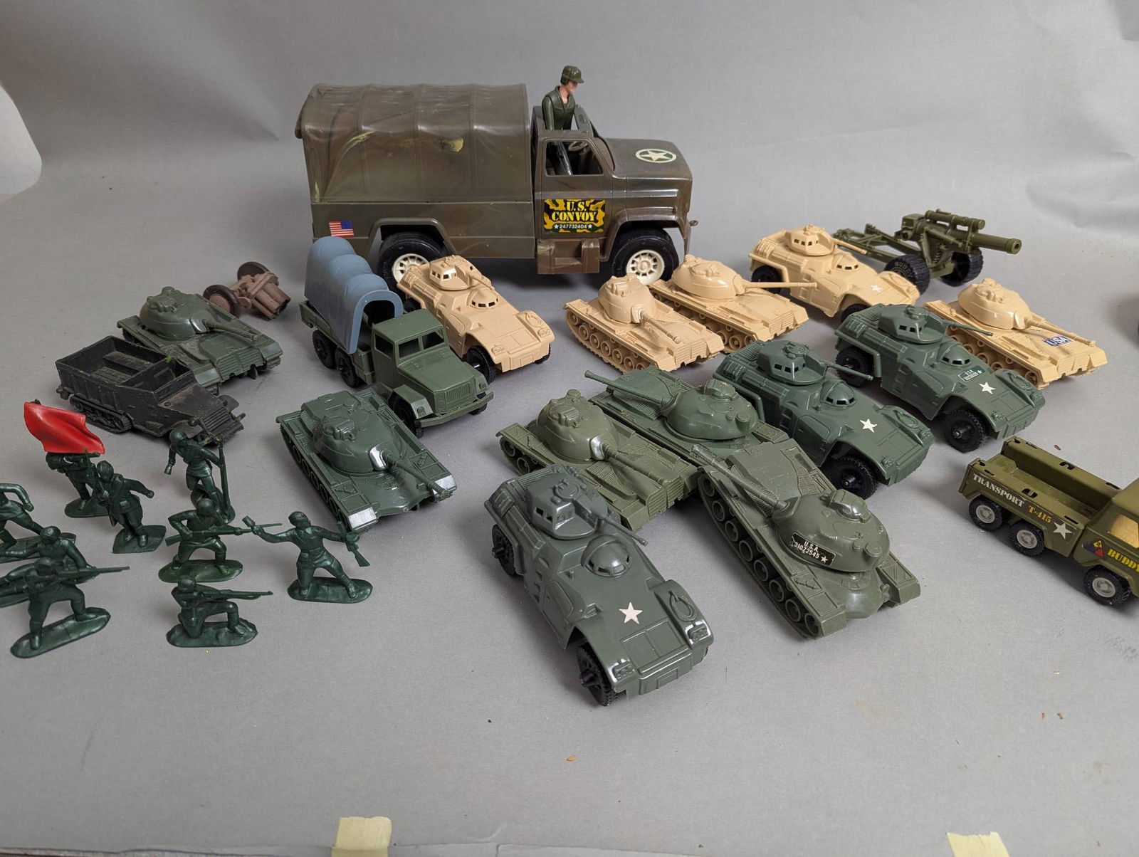 Plastic Military Vehicles Soldiers and Accessories Lot (1 of 8)