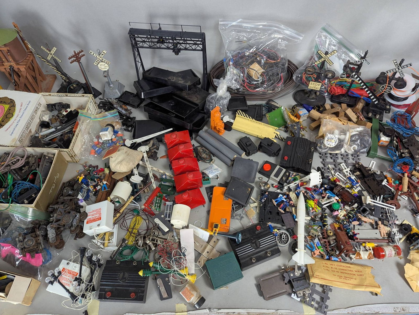 HUGE Lot Model Train Parts and Accessories (1 of 16)