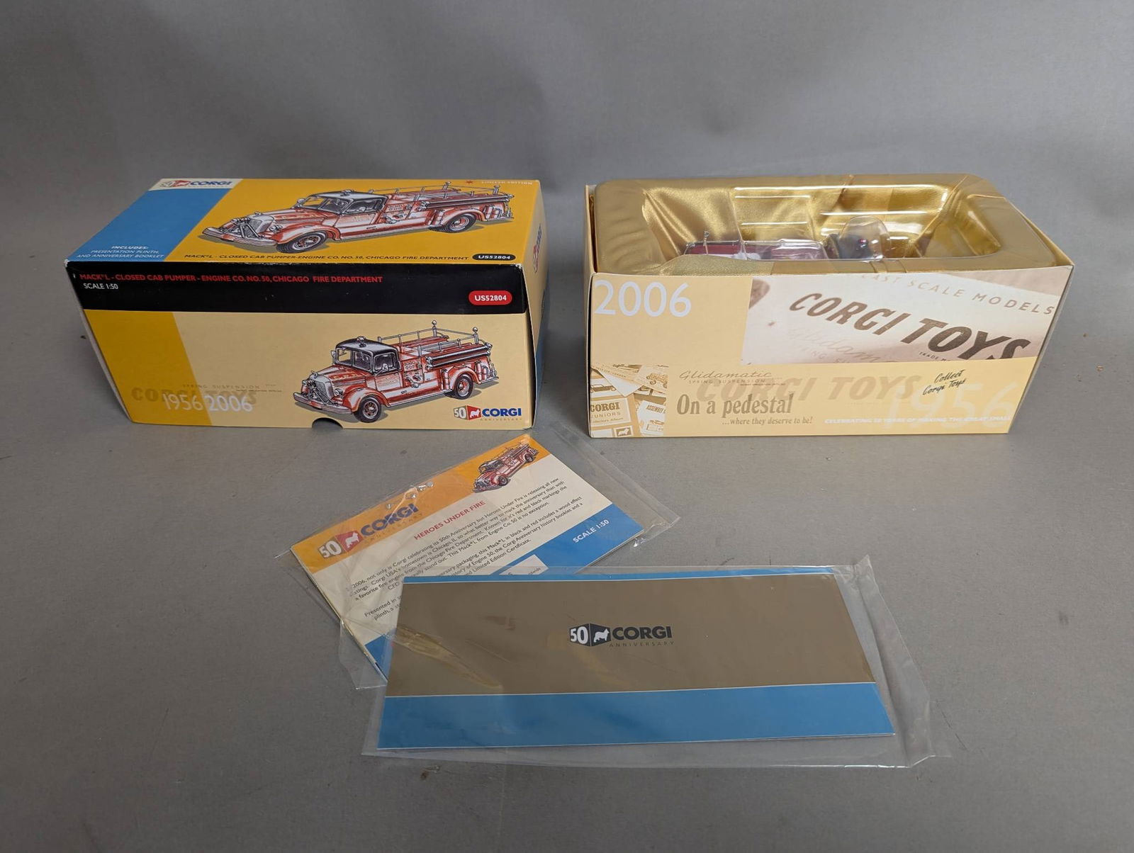 Corgi Mack L Closed Cab Pumper Engine Chicago Fire Department Model US52804 NEW (1 of 5)