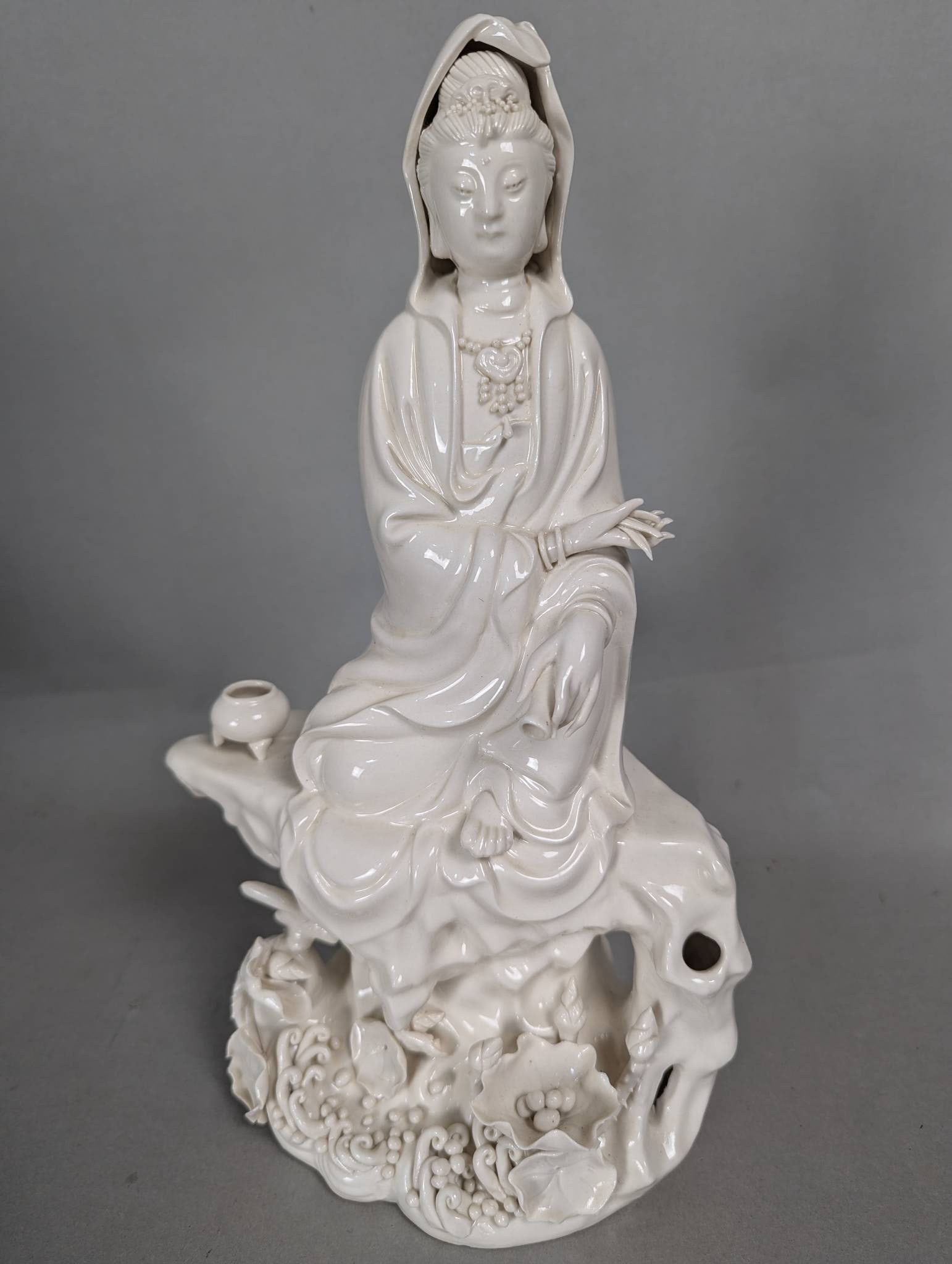 Chinese Blanc Art Pottery Statue of Guanyin (1 of 6)