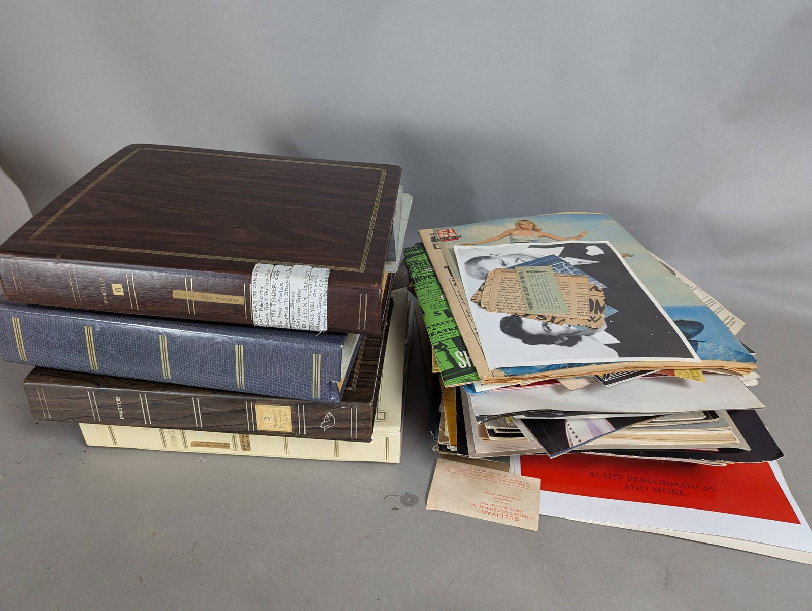 Huge Lot of Elvis Presley Memorabilia Including Candid Photos and Publications (1 of 16)