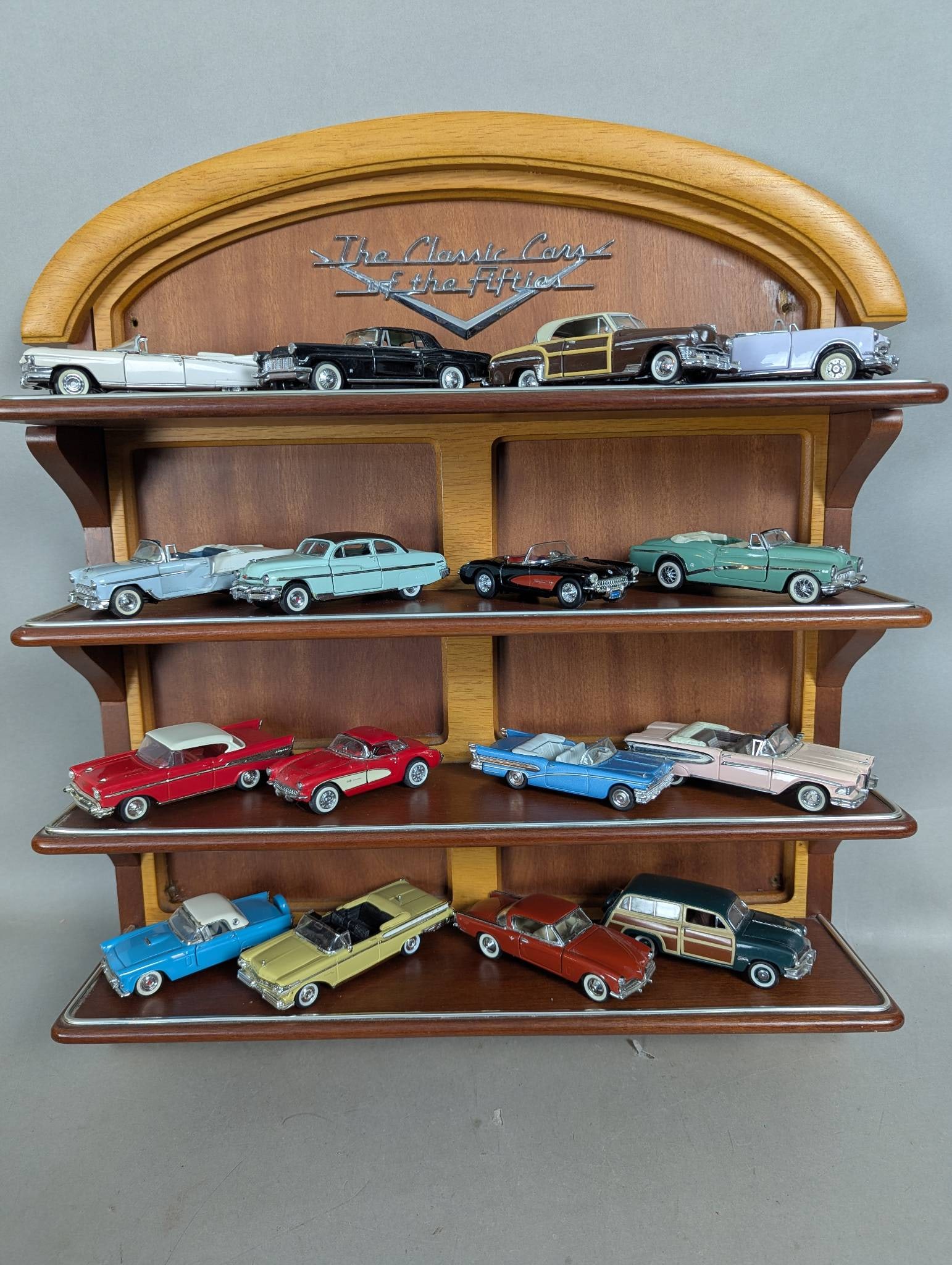 Lot of 16 Classic Cars of the Fifties with DisplayÂ  (1 of 10)